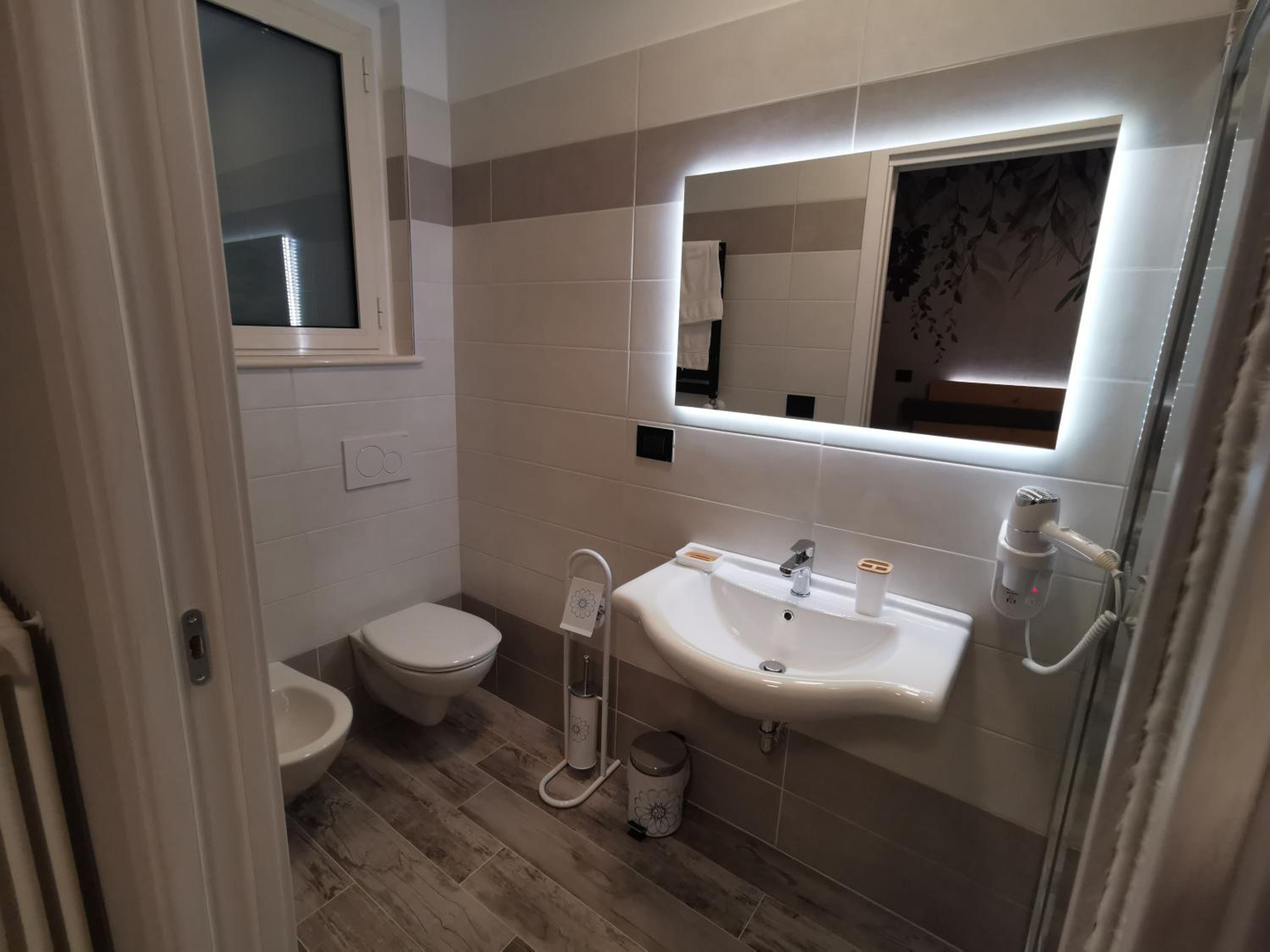 Large Double Room photo 3