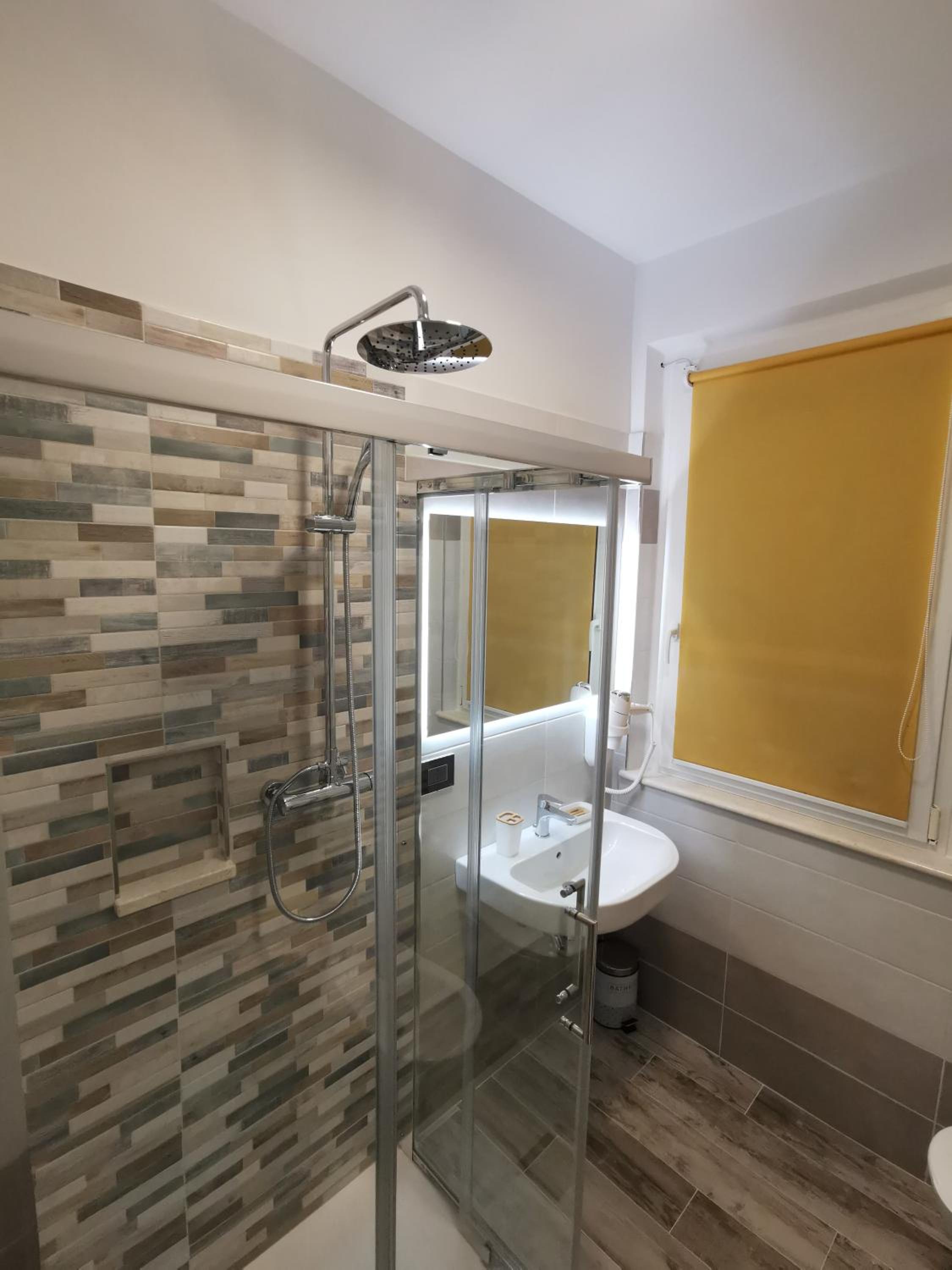 Double Room with Private Bathroom photo 3