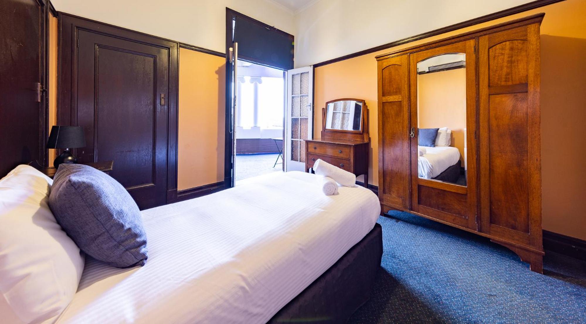 King Single Room Shared Bathroom