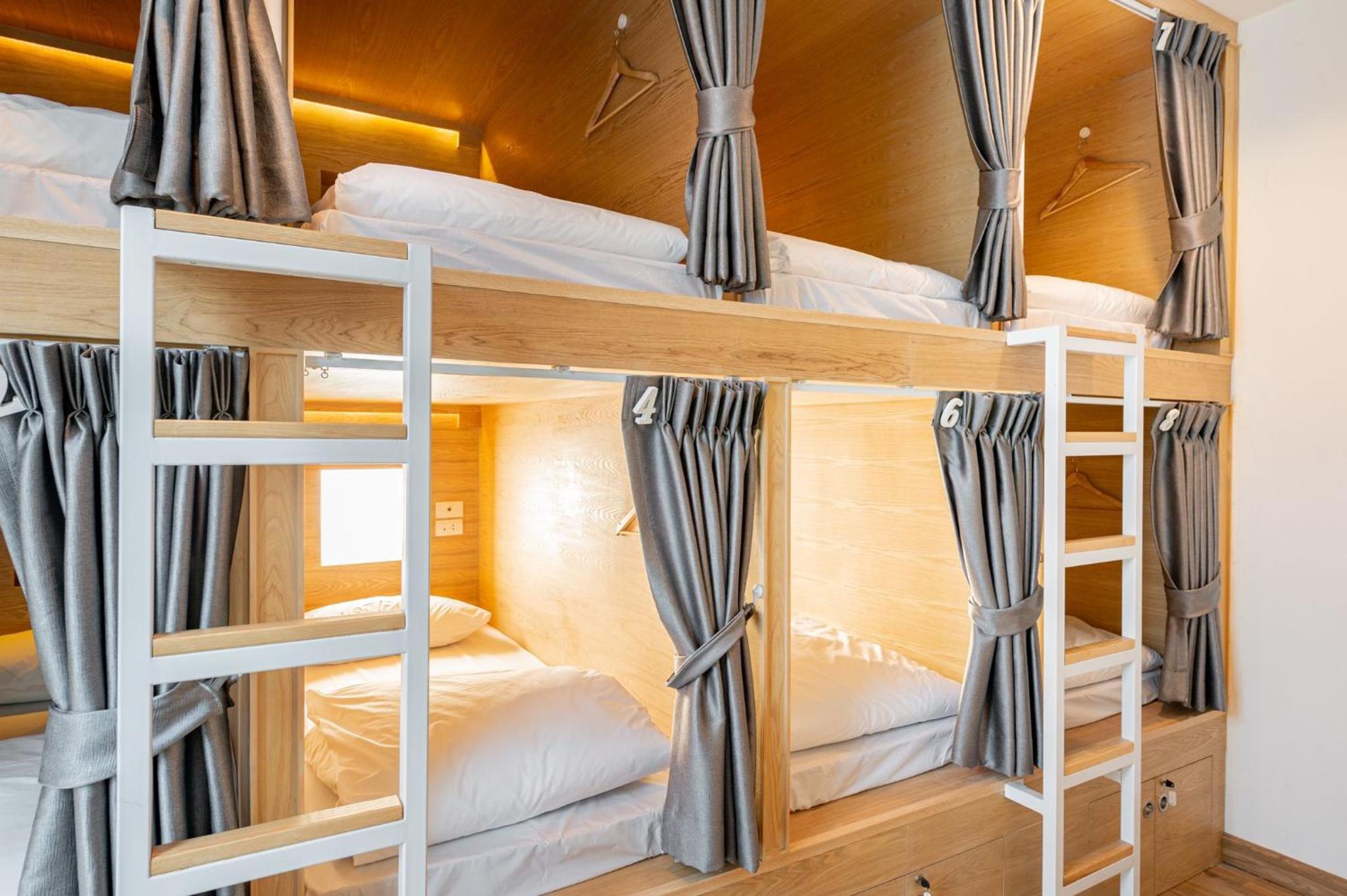 6-Bed Mixed Dormitory Room photo 2