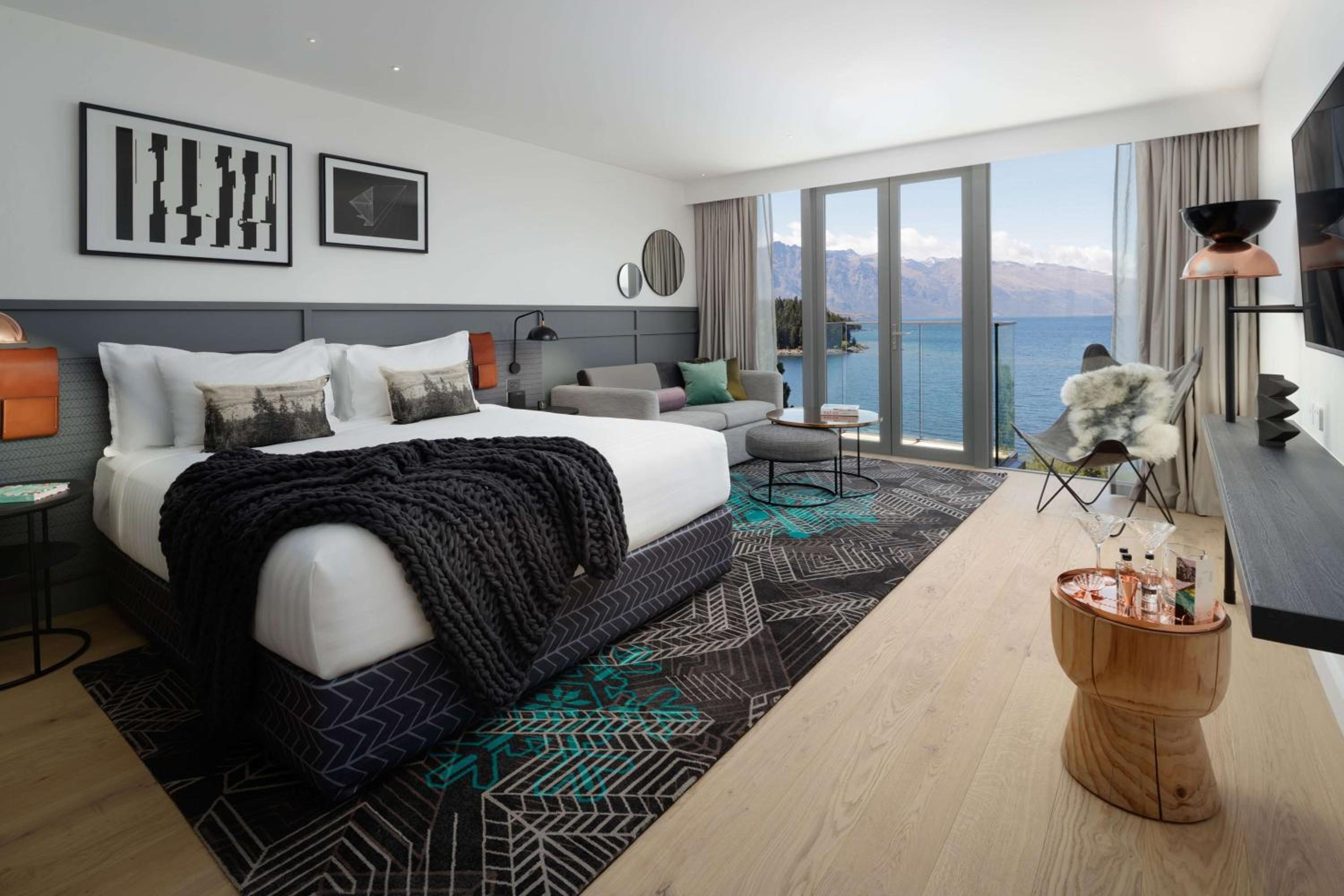 QT Remarkables Lakeview King