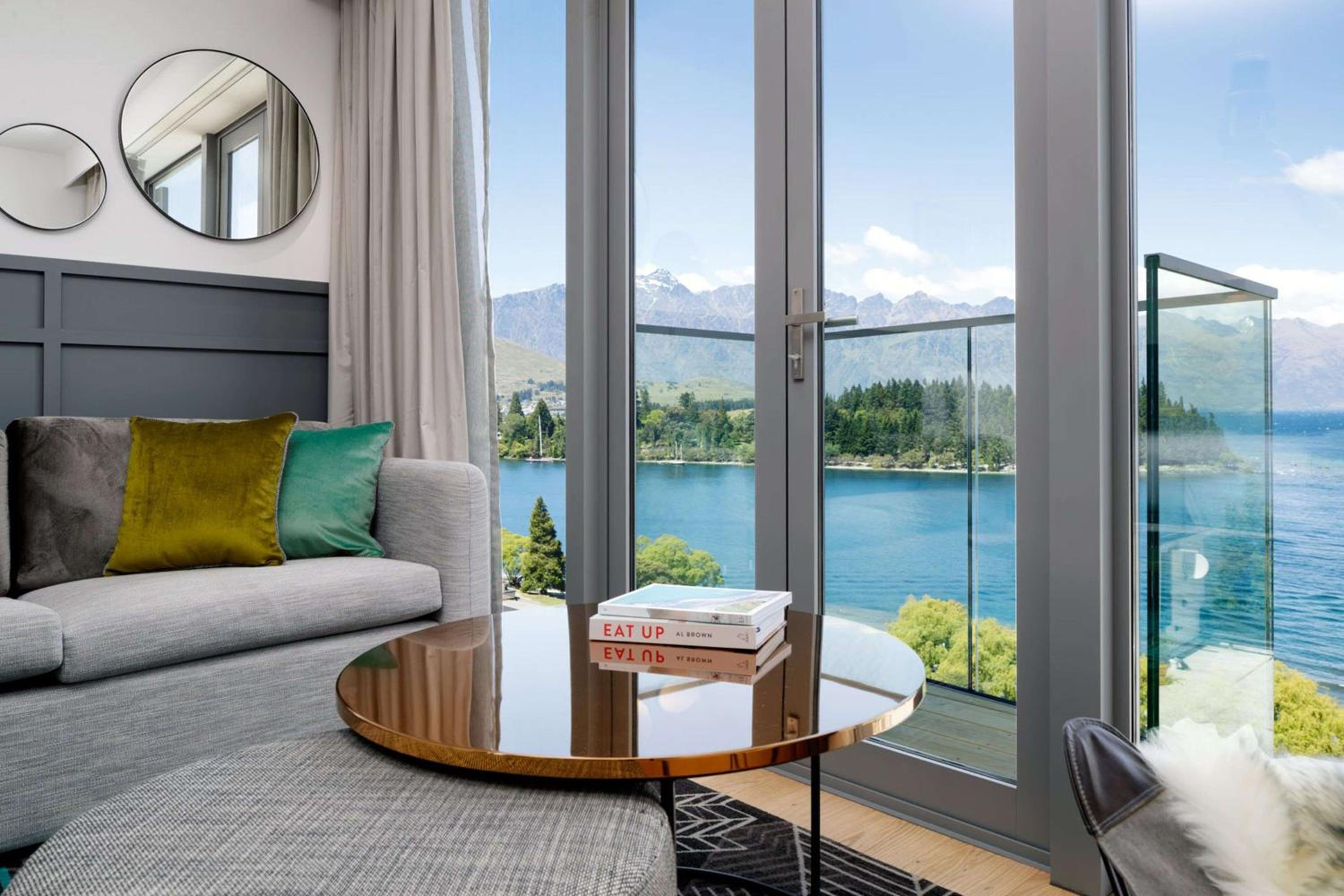 QT Remarkables Lakeview King