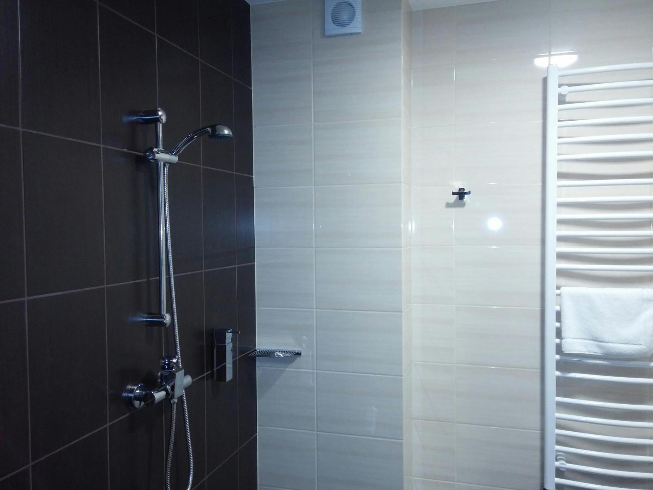 Double or Twin Room - Disability Access - Photo 3