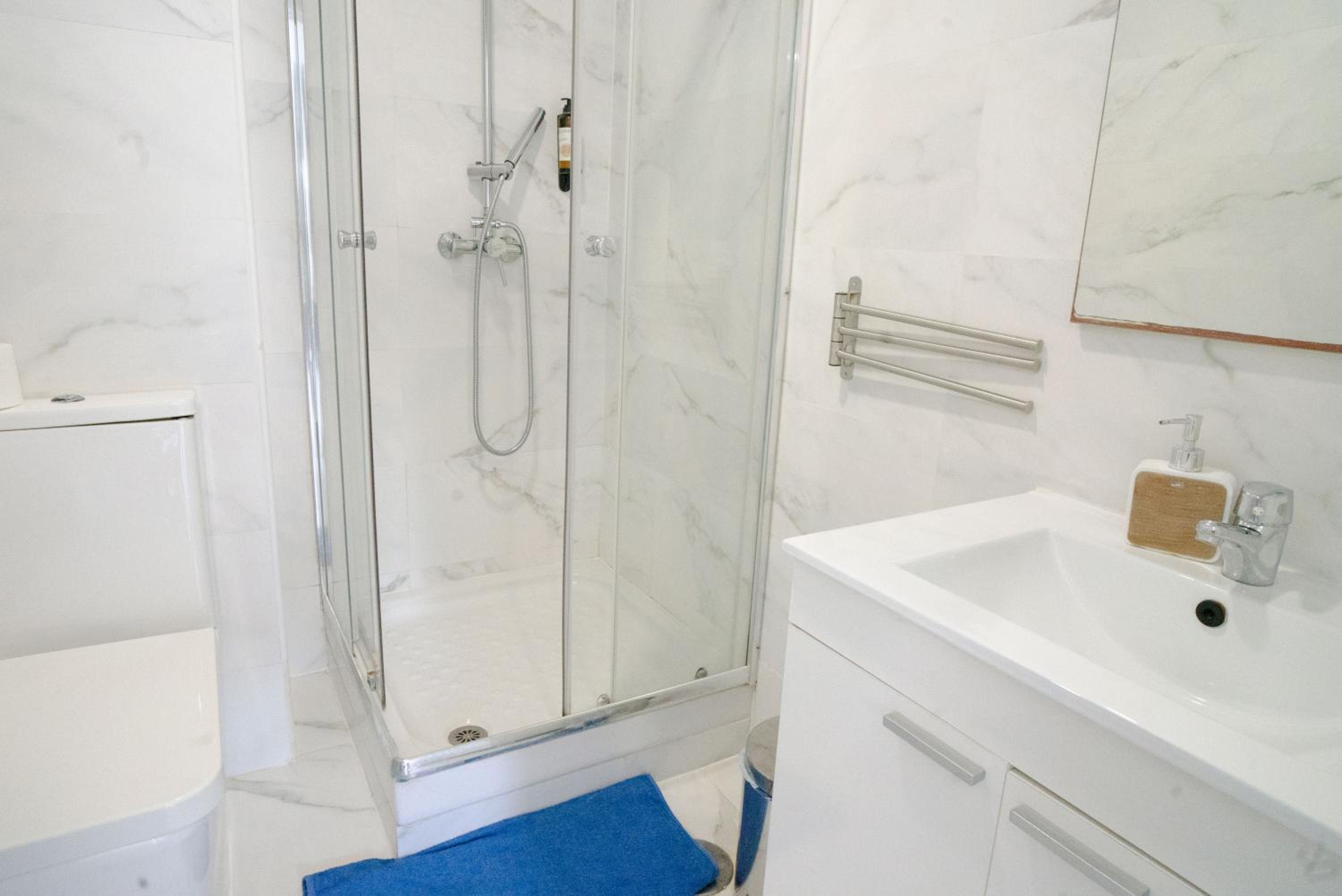 Double Room - Photo 10