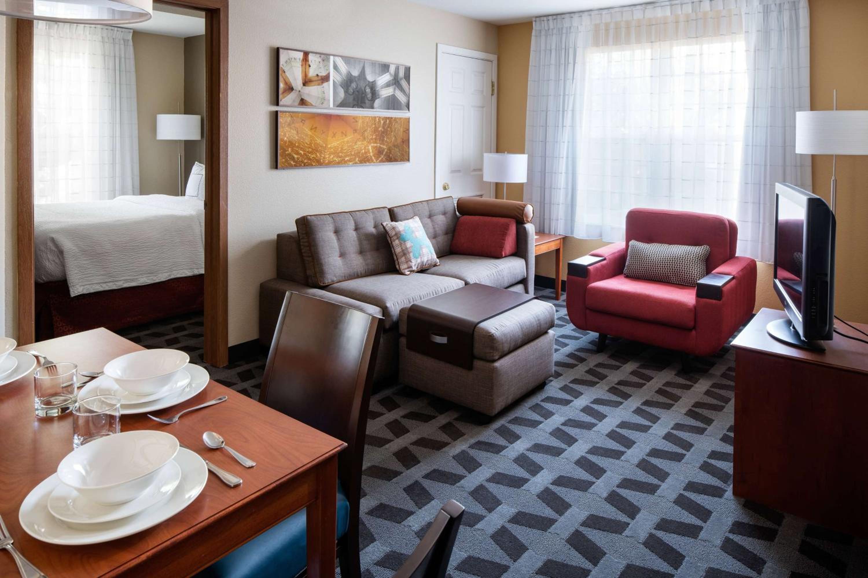 Two Bedroom Suite with Two Queen Beds - Photo 10