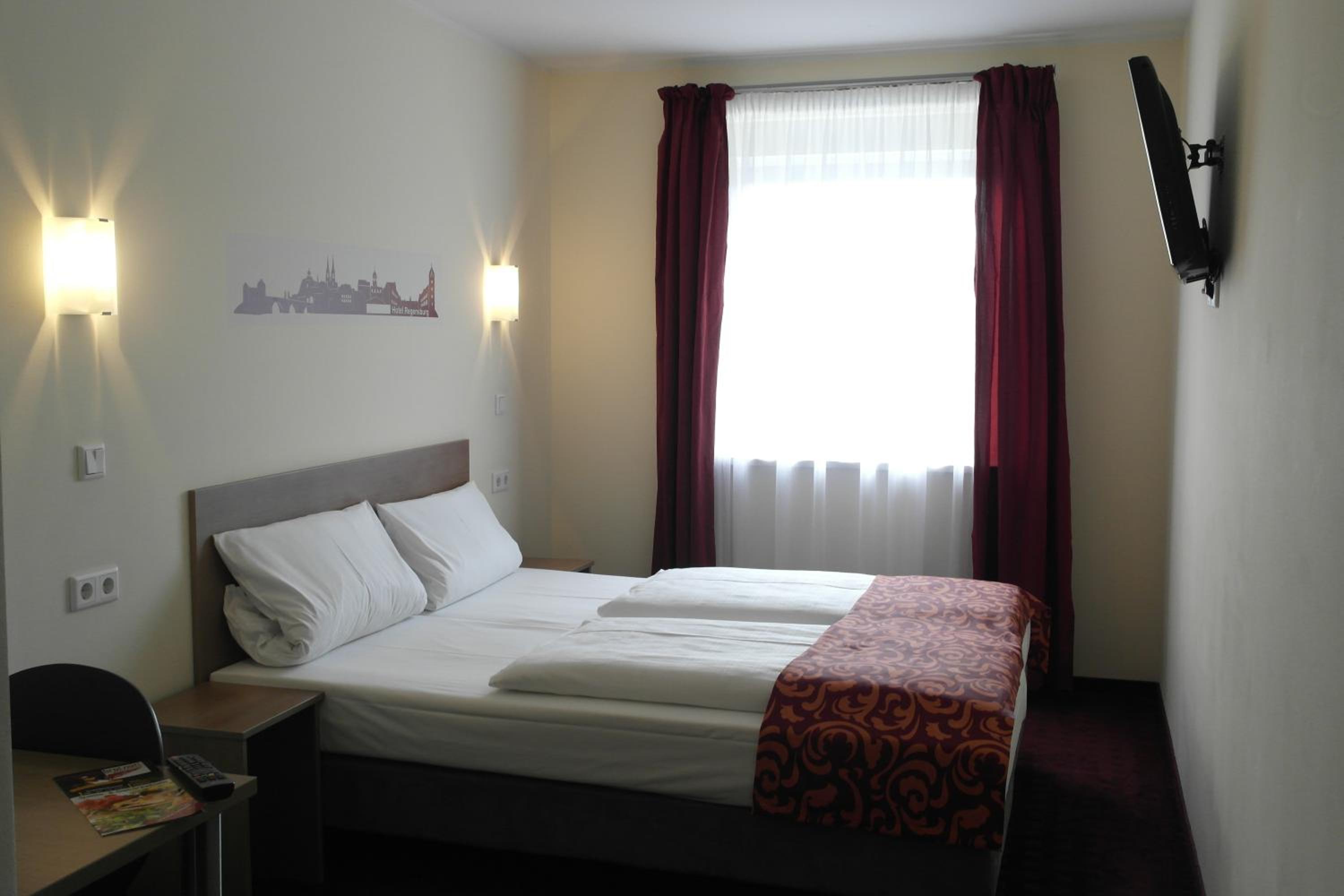 Premium Double or Twin Room - Photo 8