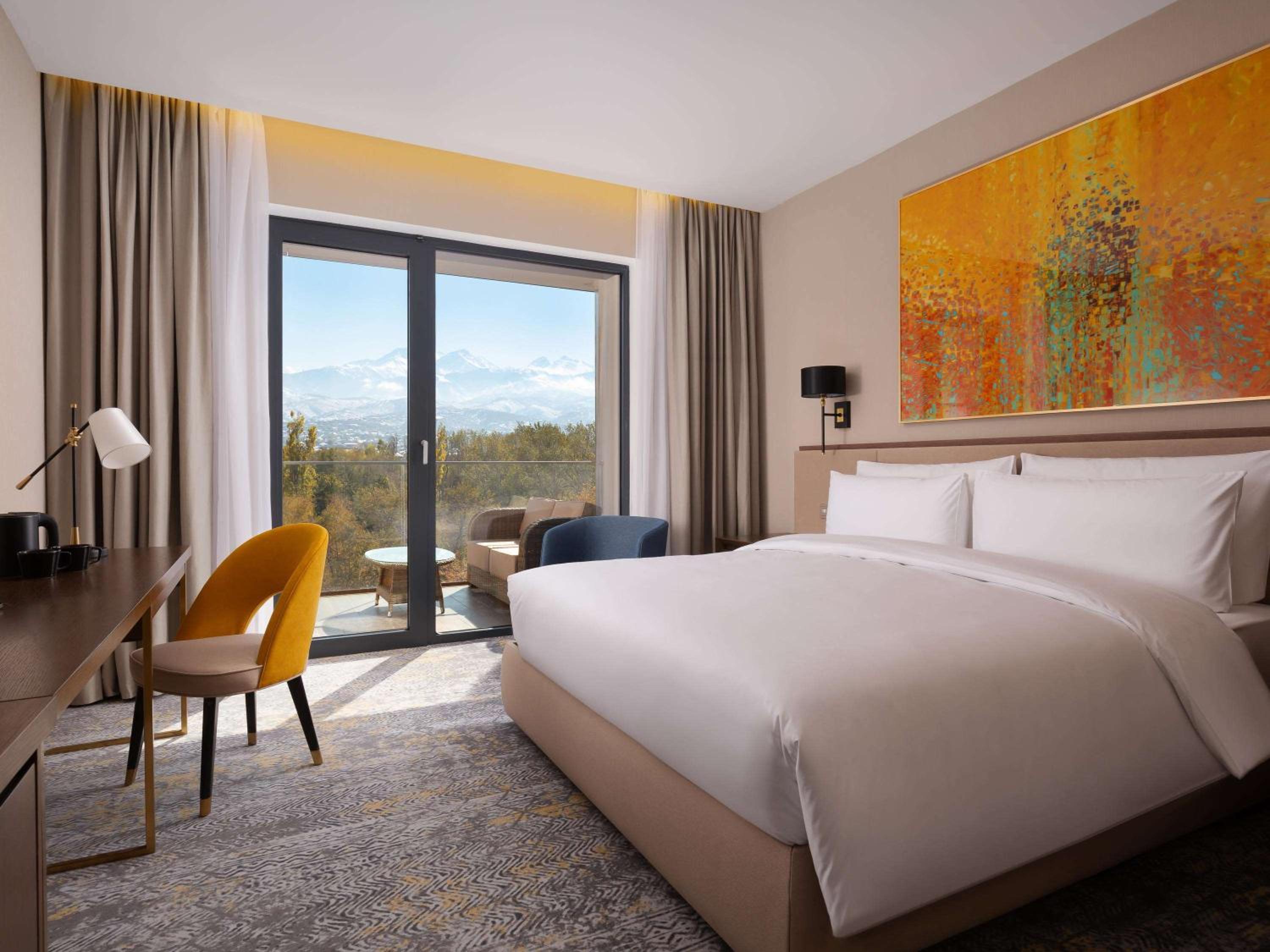 Classic King Room with Mountain View - Photo 1