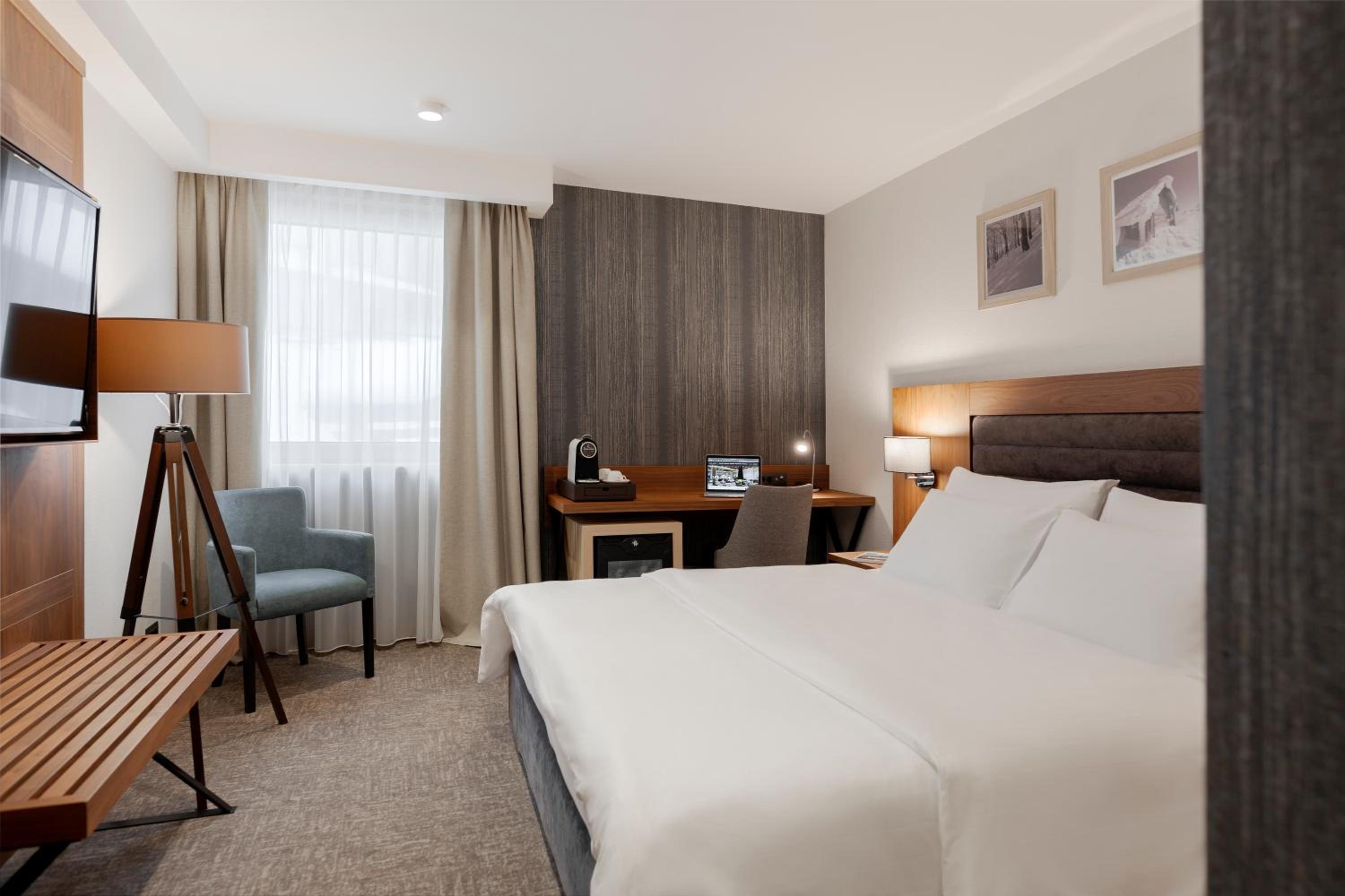 Standard Double or Twin Room photo 3