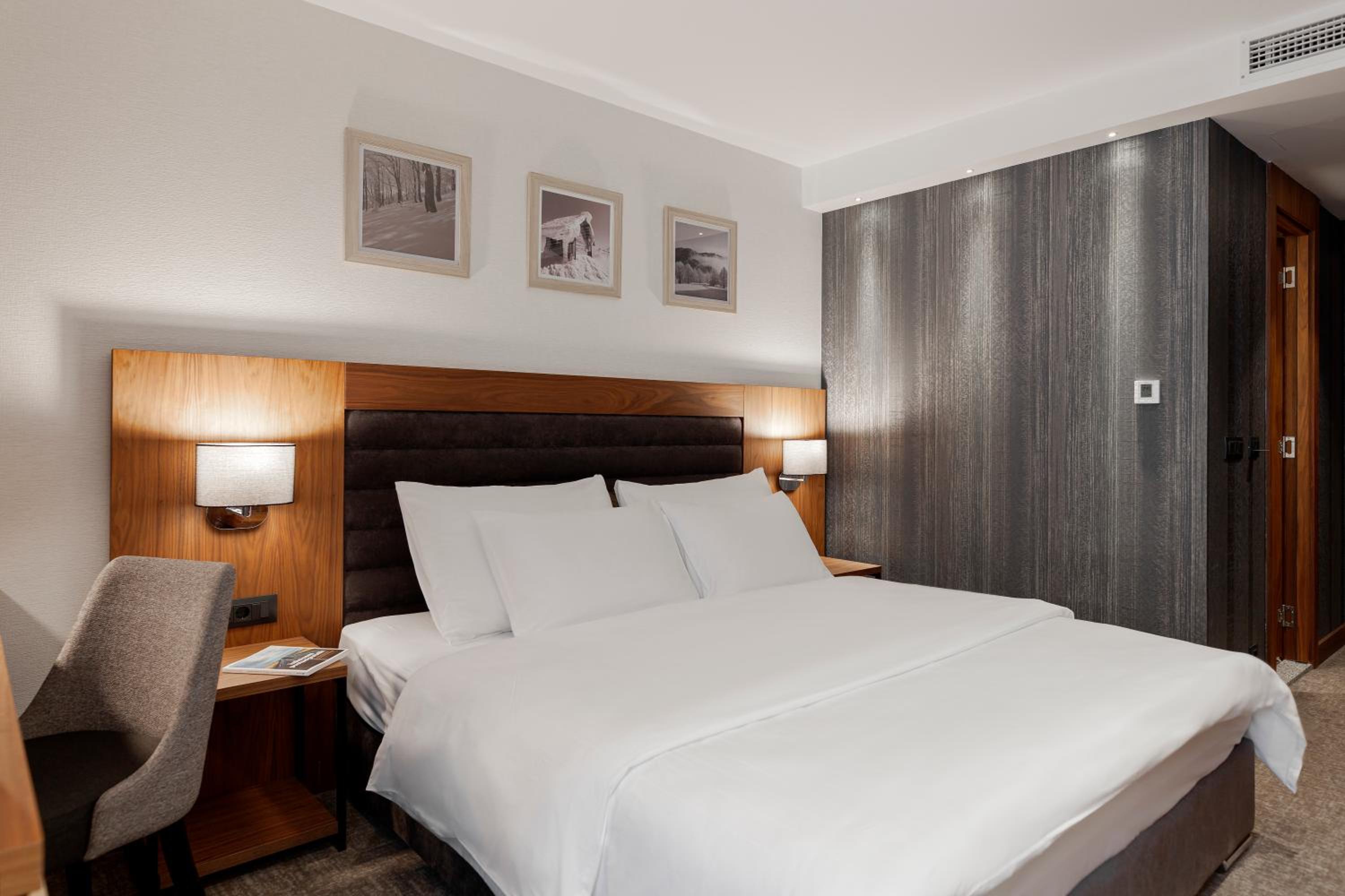 Standard Double or Twin Room photo 2