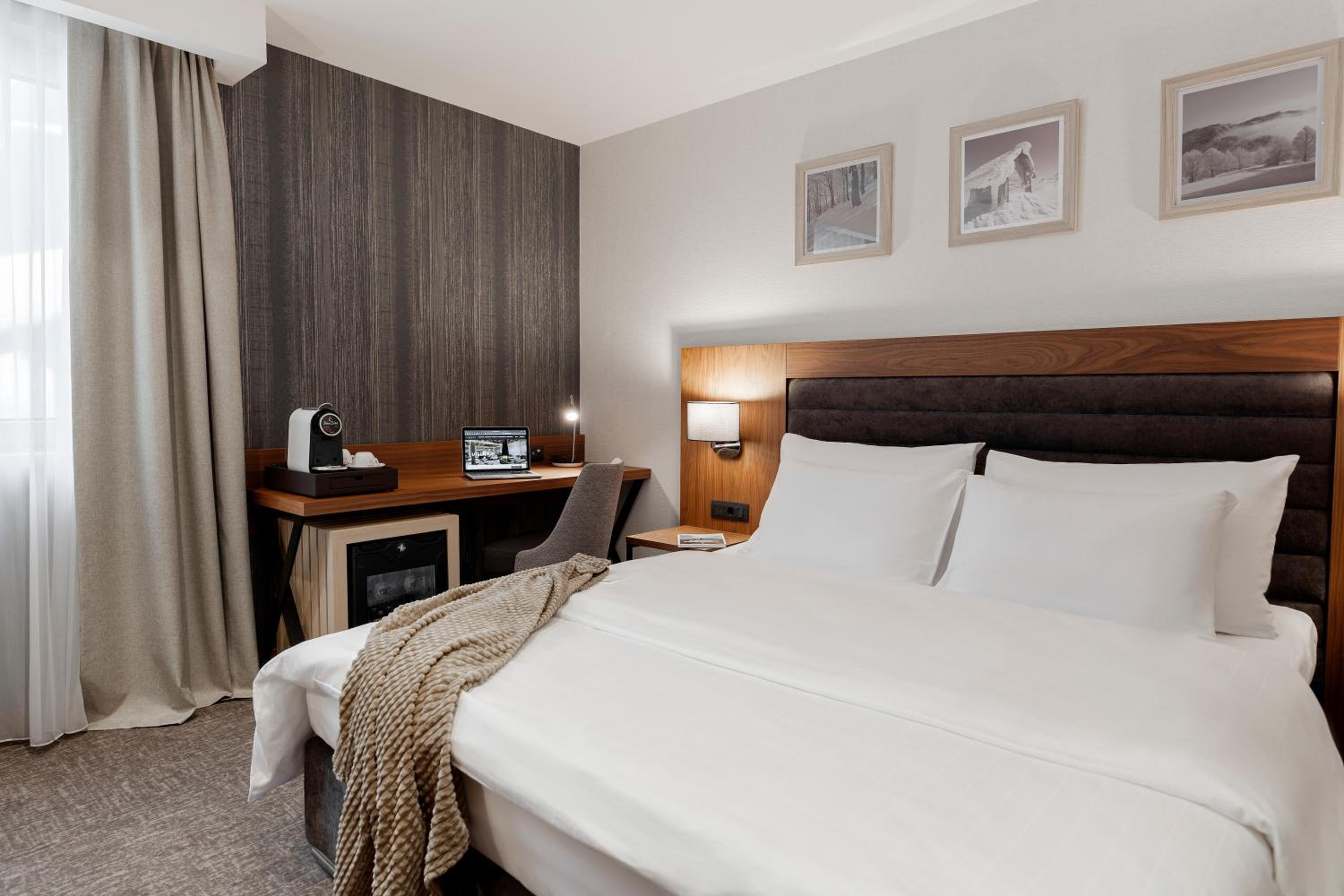 Standard Double or Twin Room photo 1