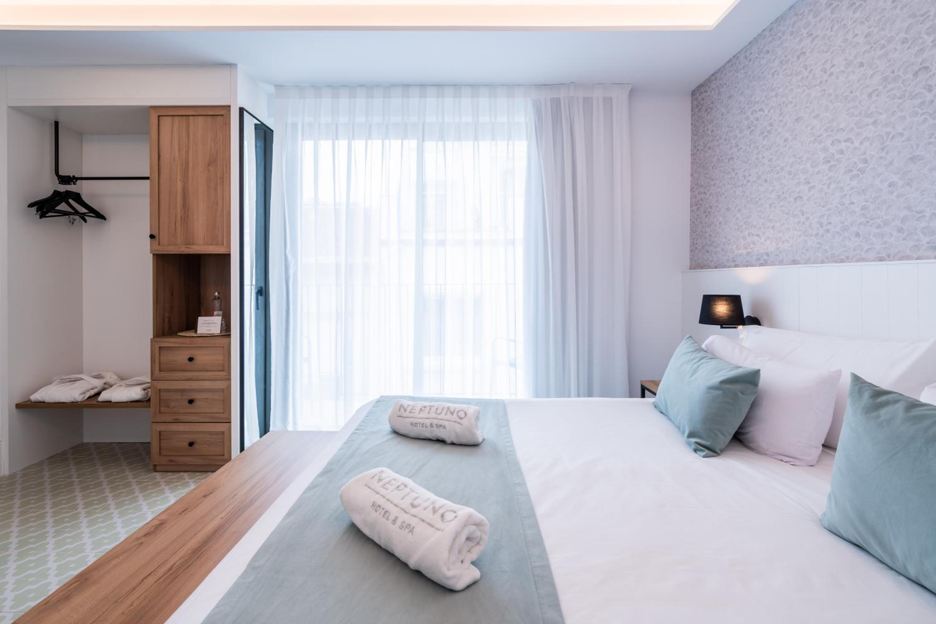 Double Room with indoor Jacuzzi and Balcony  photo 3
