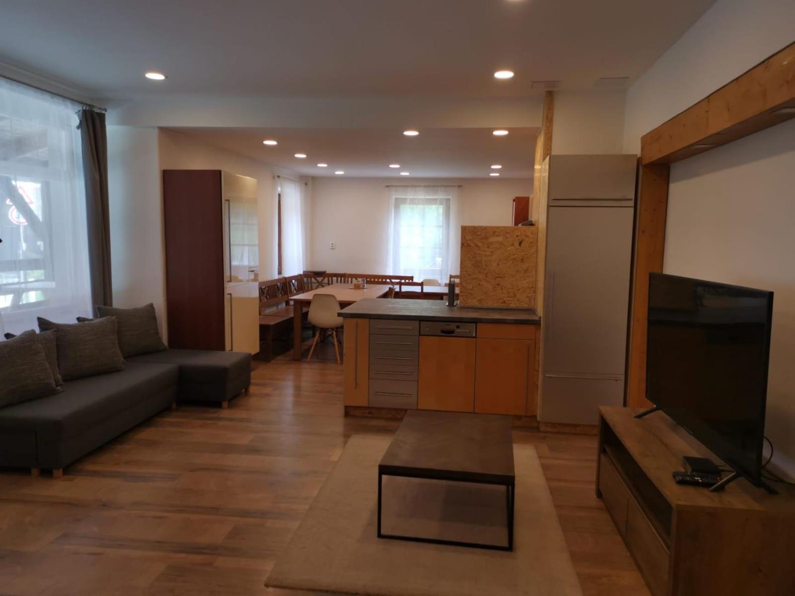 Five-Bedroom House photo 1