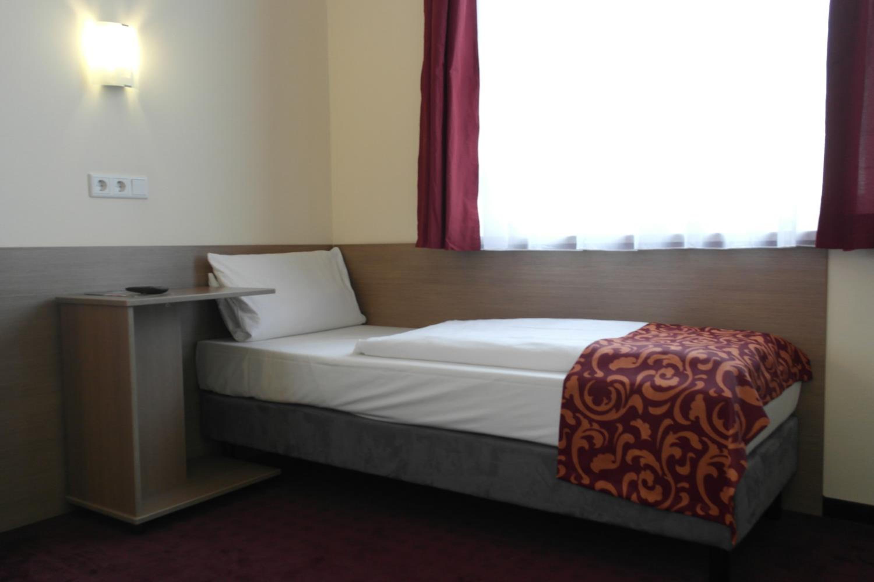 Single Room photo 3