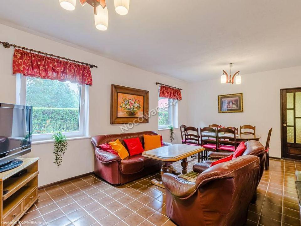 Six-Bedroom House photo 2