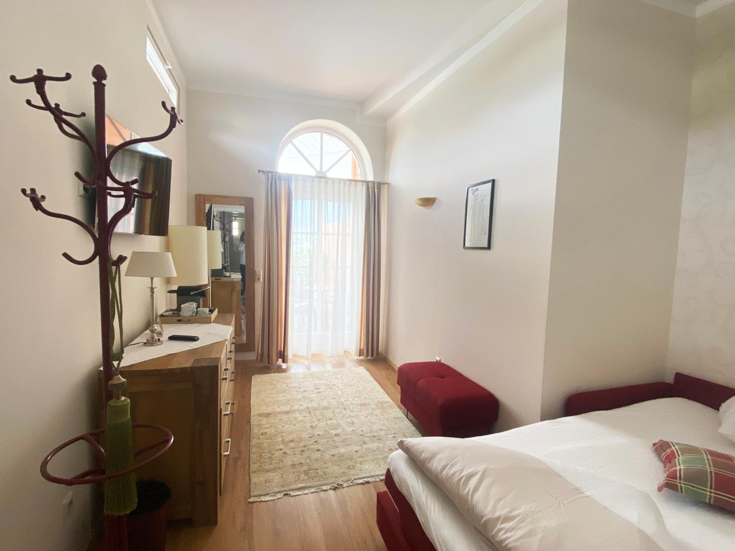 Apartment with Balcony photo 2