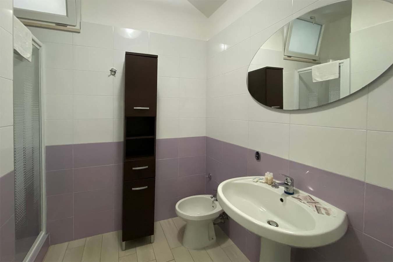 One-Bedroom Apartment (2 Adults) - Fucsia - Photo 15