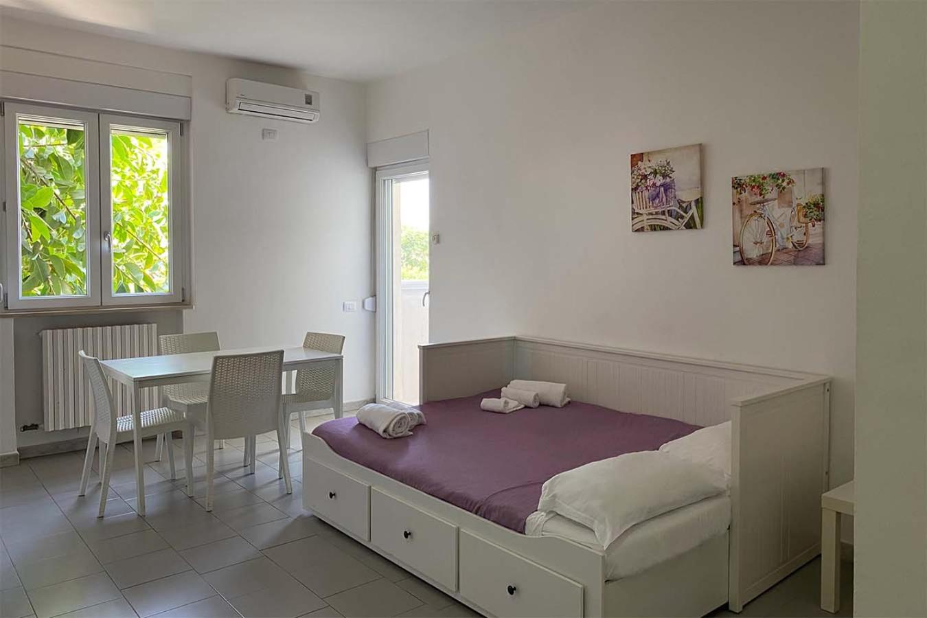 One-Bedroom Apartment (2 Adults) - Fucsia - Photo 13