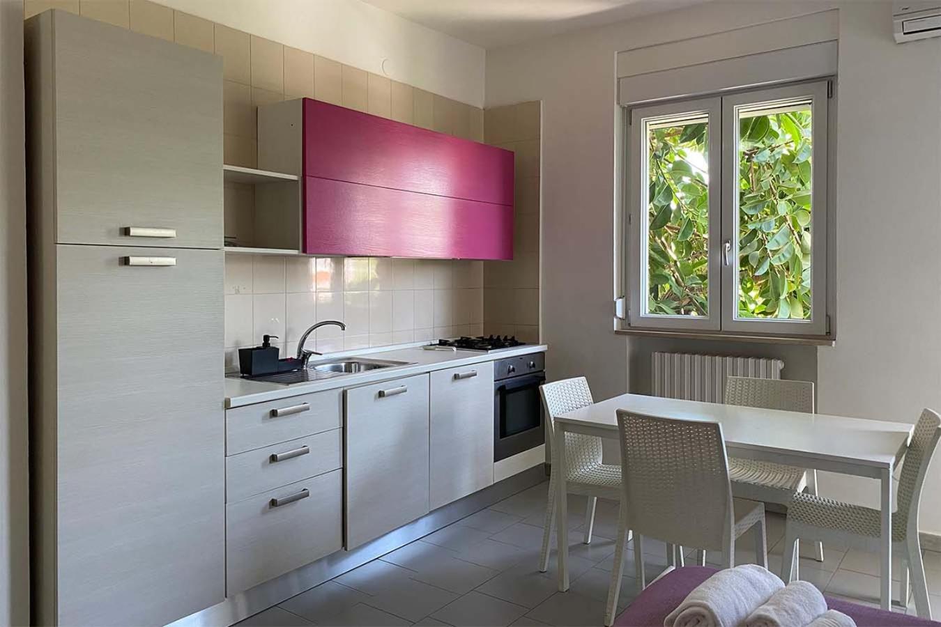 One-Bedroom Apartment (2 Adults) - Fucsia - Photo 11