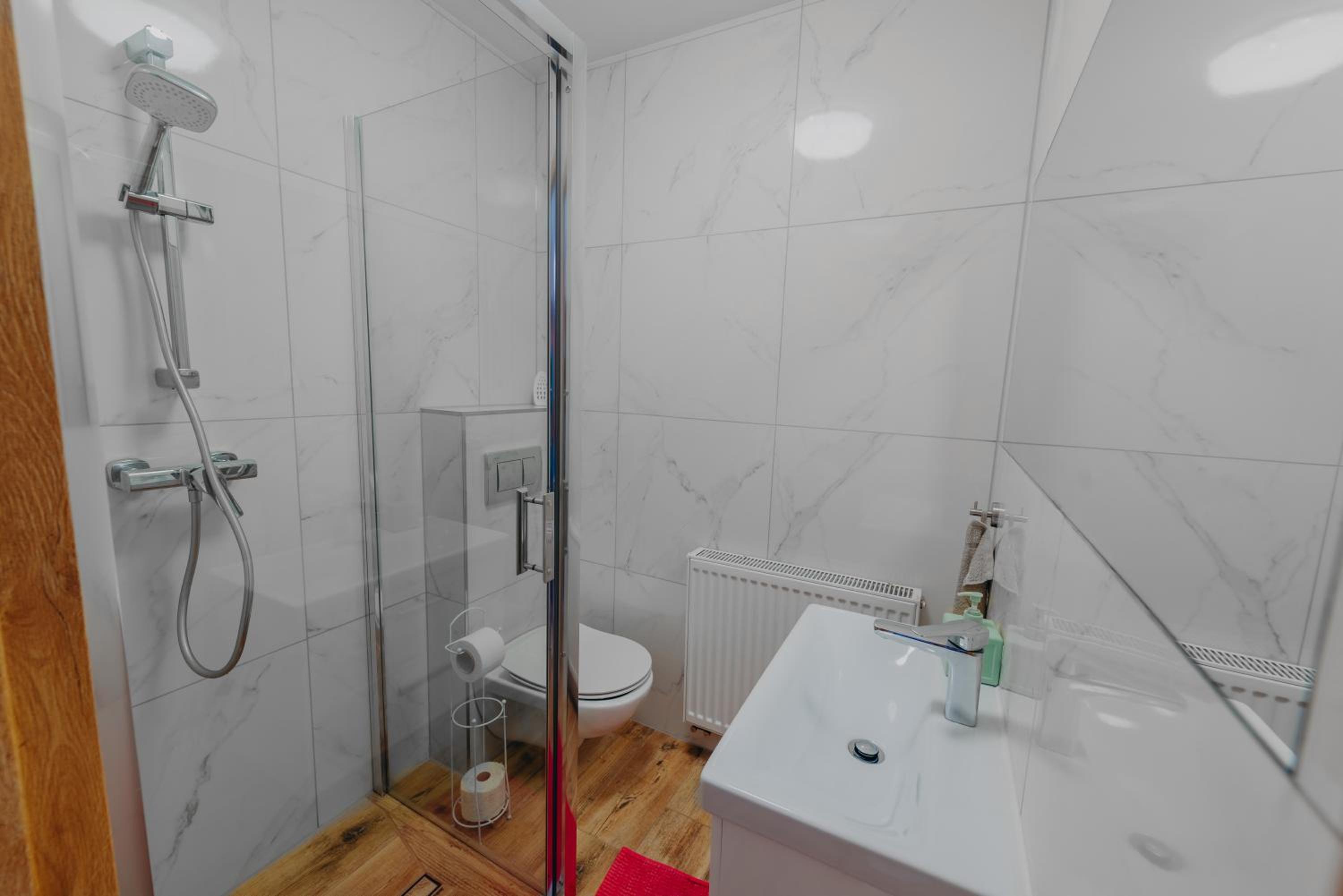 Quadruple Room with Shower - Photo 3