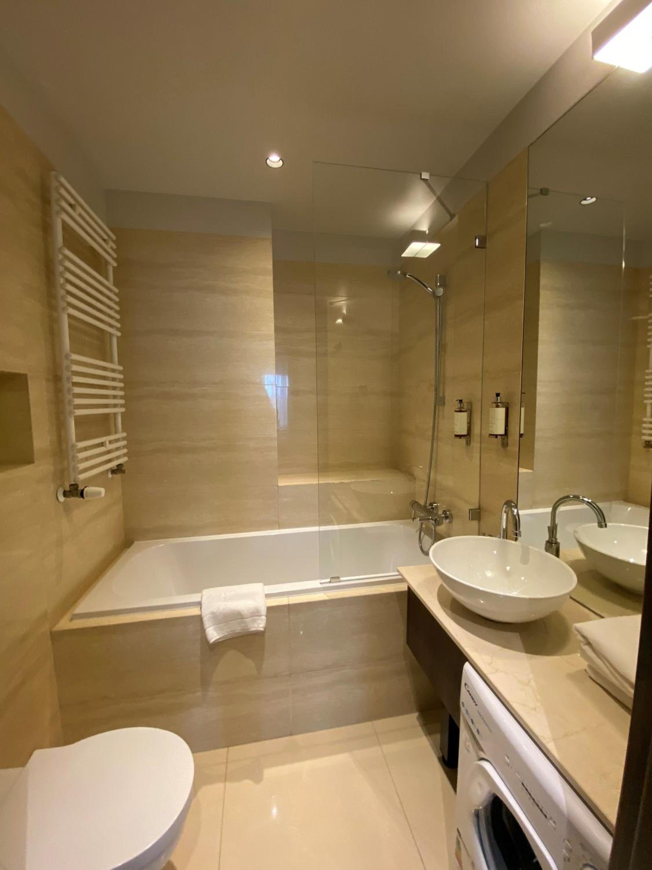 Large Double Room - Photo 2