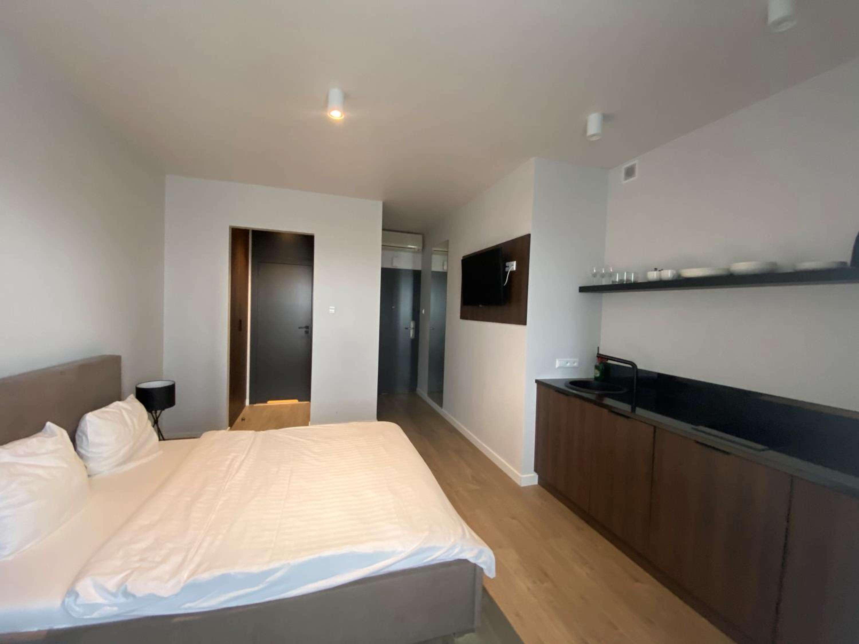 Large Double Room - Photo 1