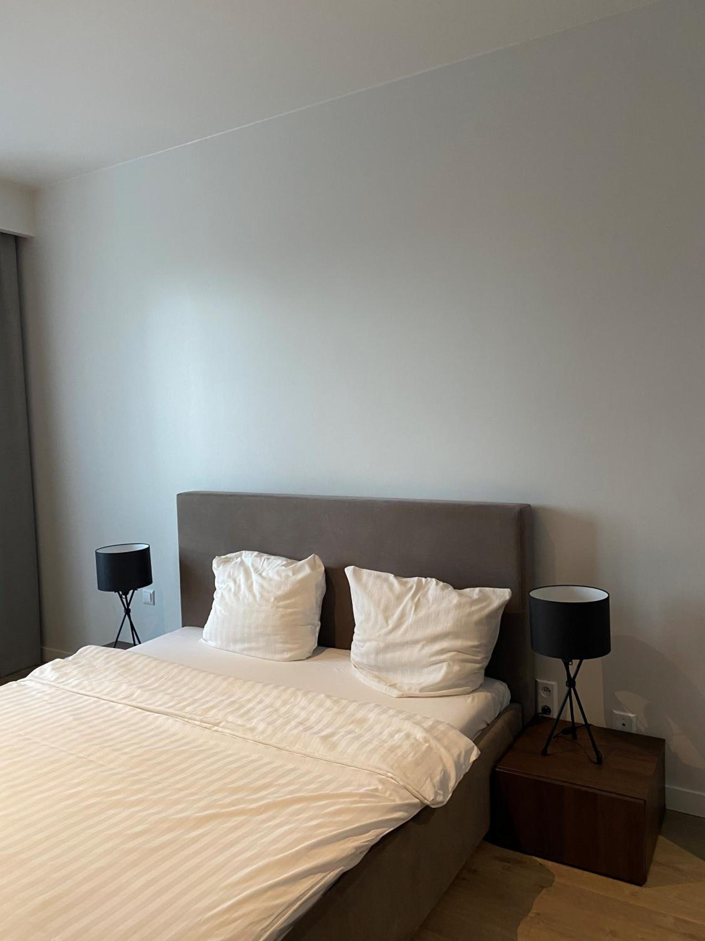Large Double Room - Photo 3
