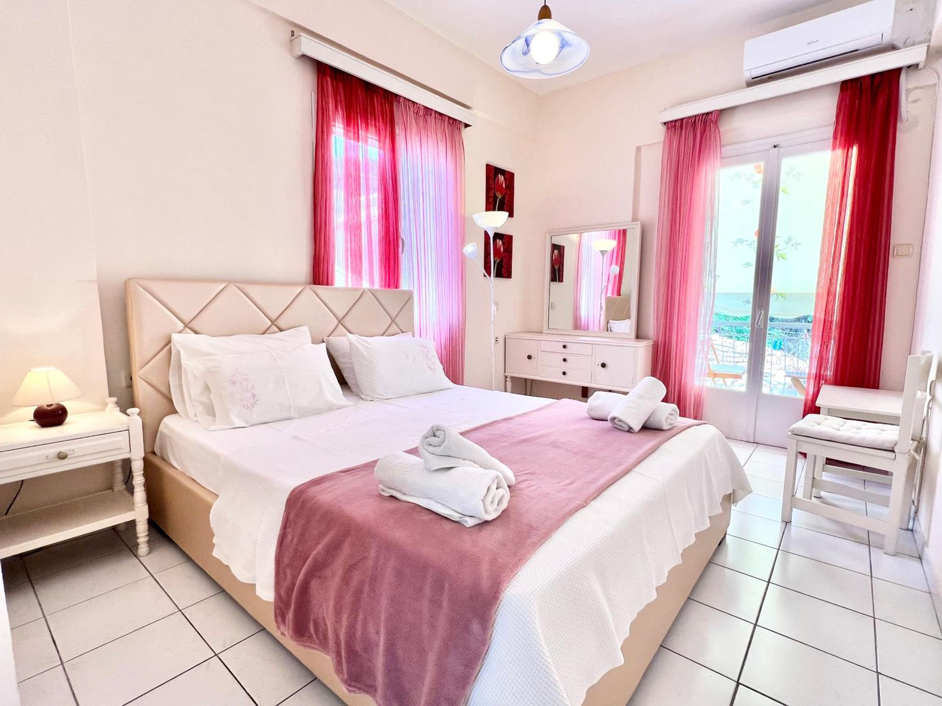 One-Bedroom Apartment - Photo 1