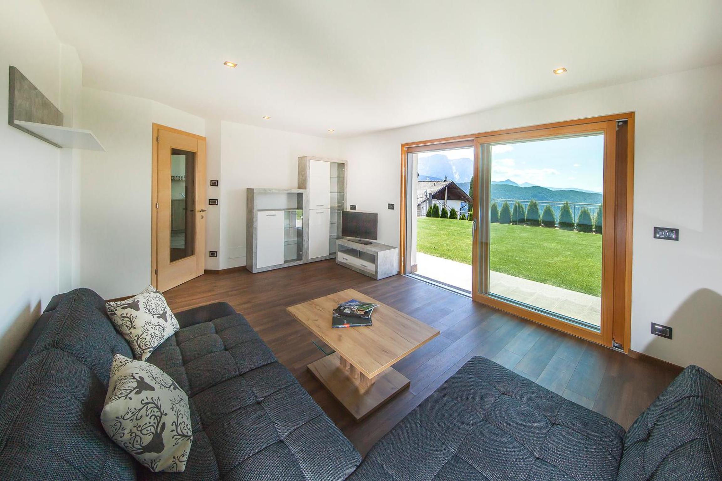 One-Bedroom Apartment with Garden View photo 2