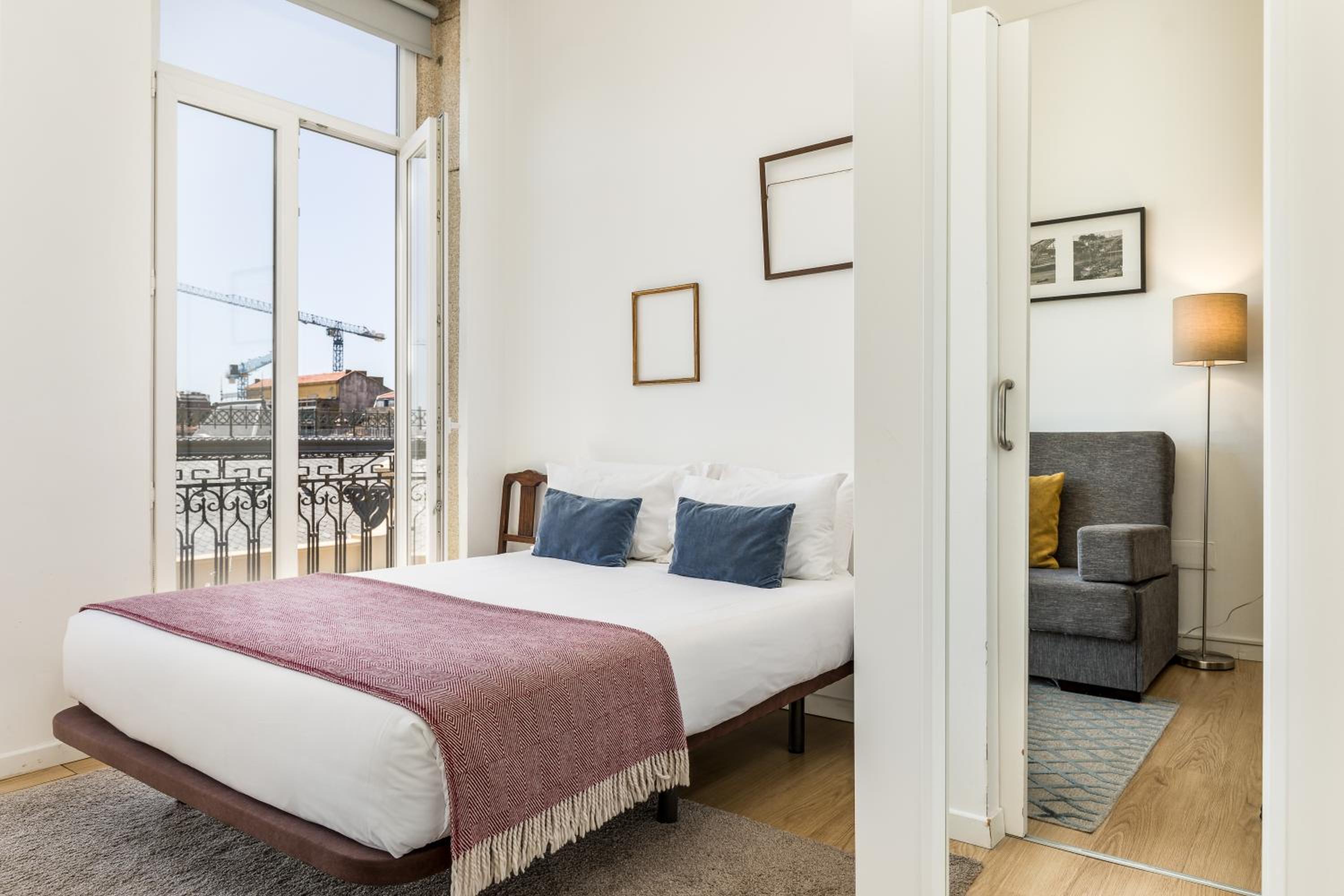 Studio with Balcony and City View
