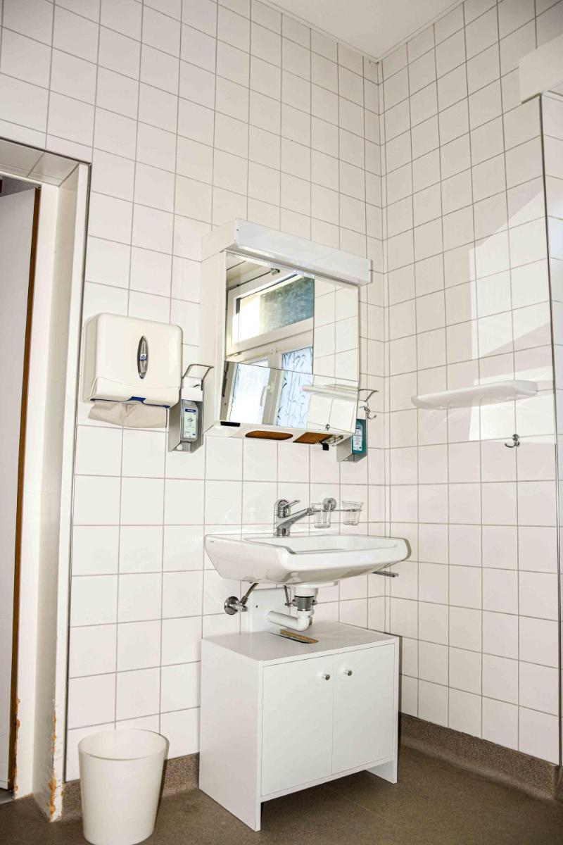 Quadruple Room with Shower - Photo 3