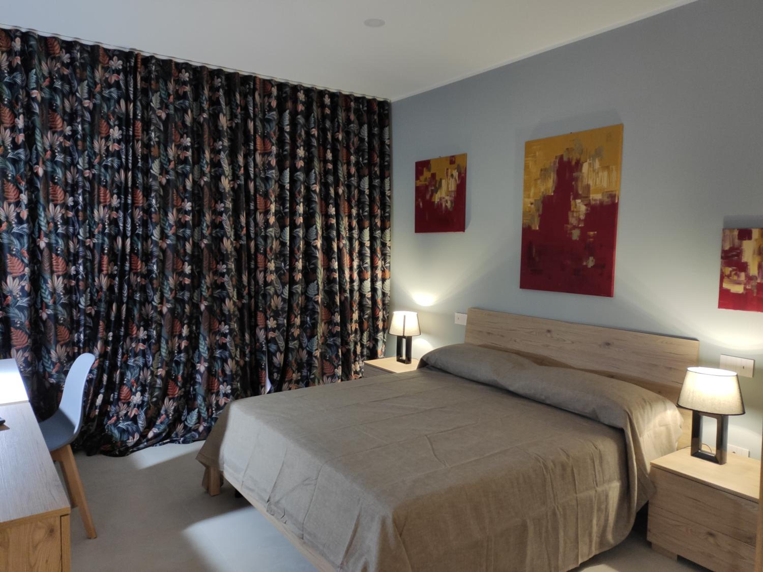 Queen Room with Balcony photo 2