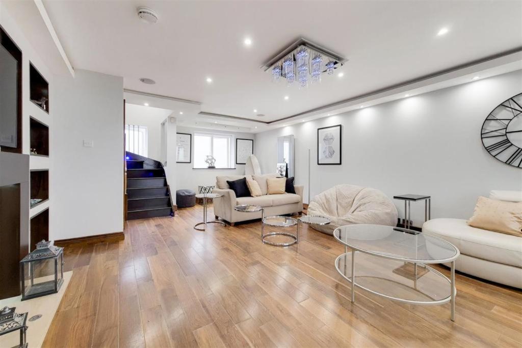Apartment photo 1
