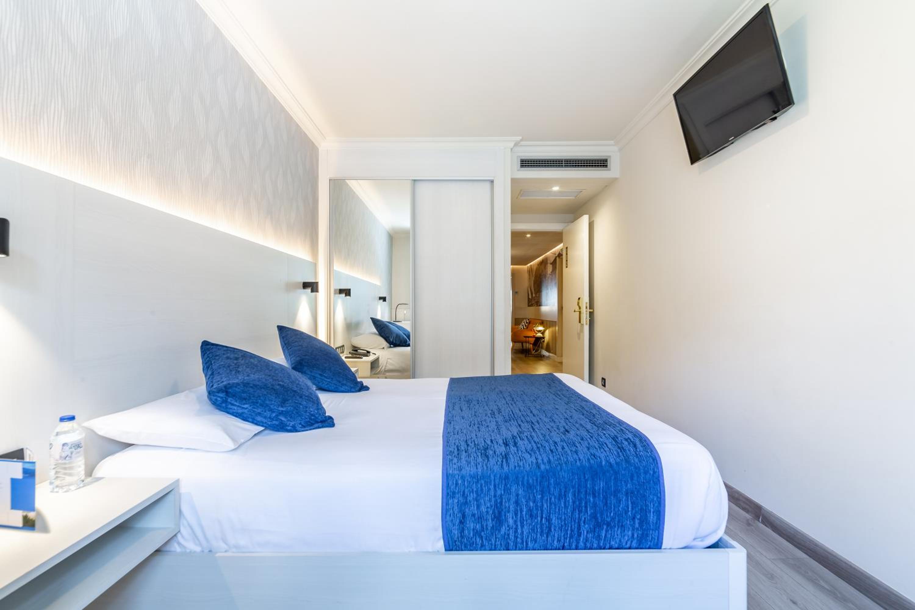 Superior Double or Twin Room - Photo 3