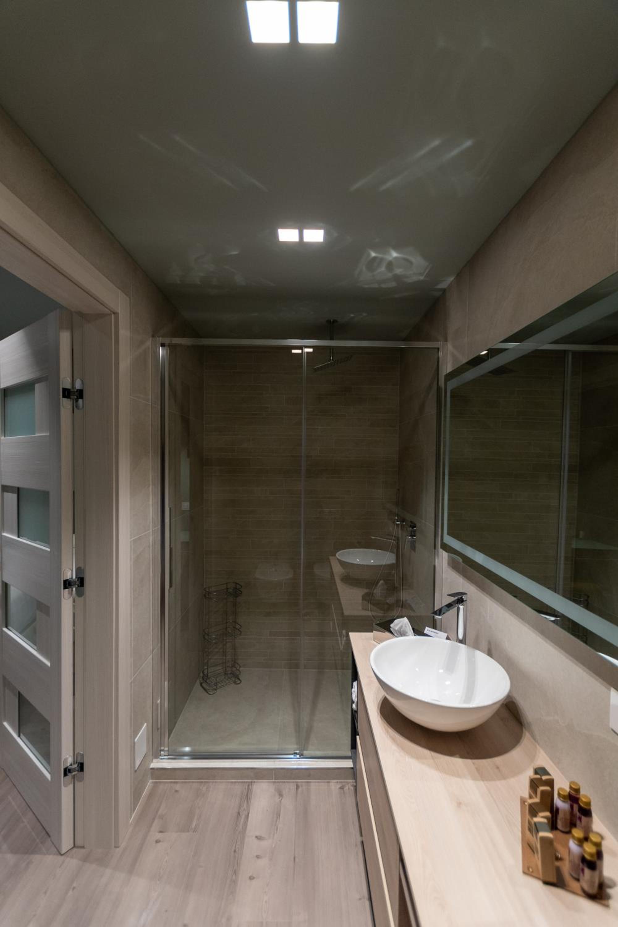 Deluxe King Room - Photo 23