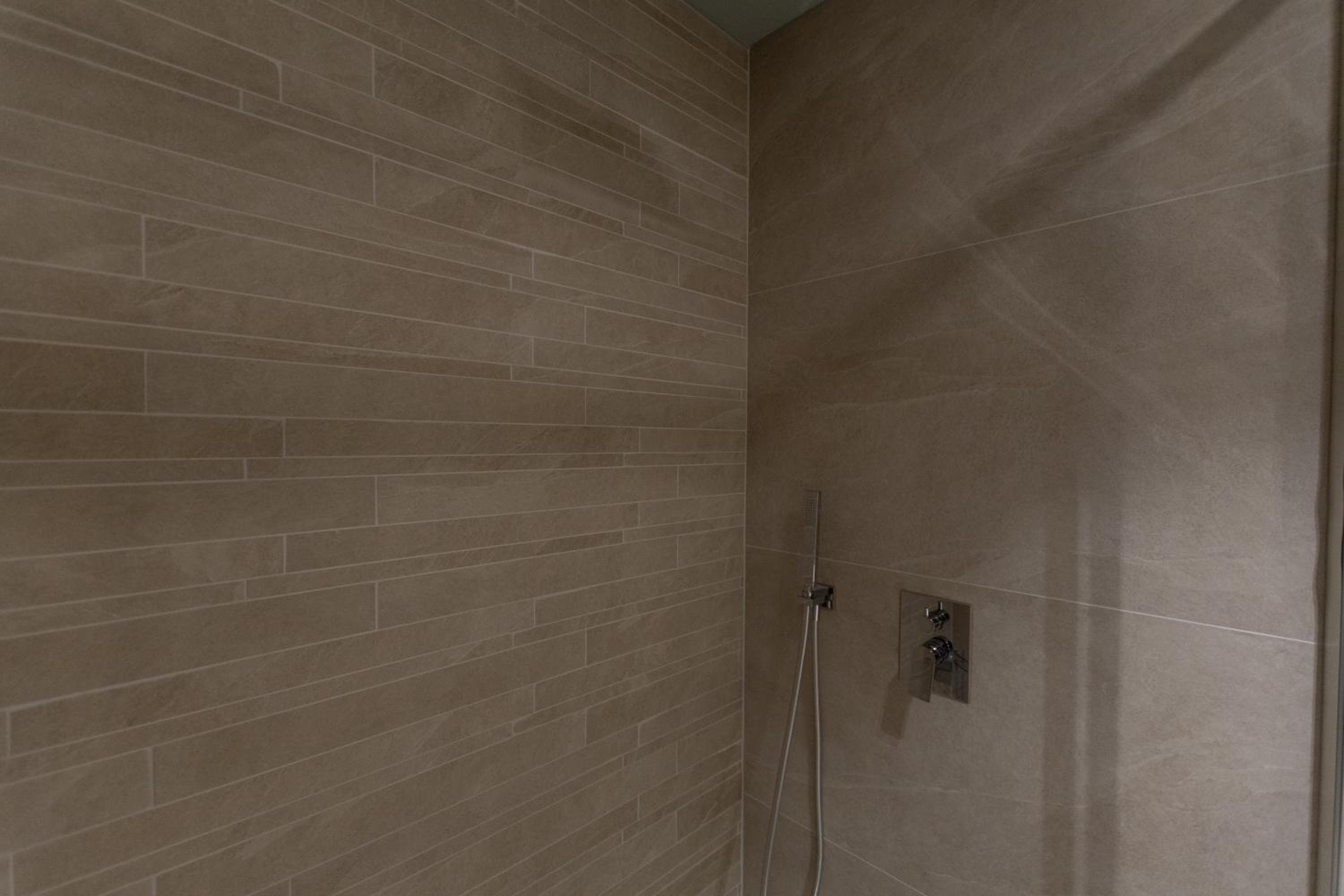 Deluxe King Room - Photo 25