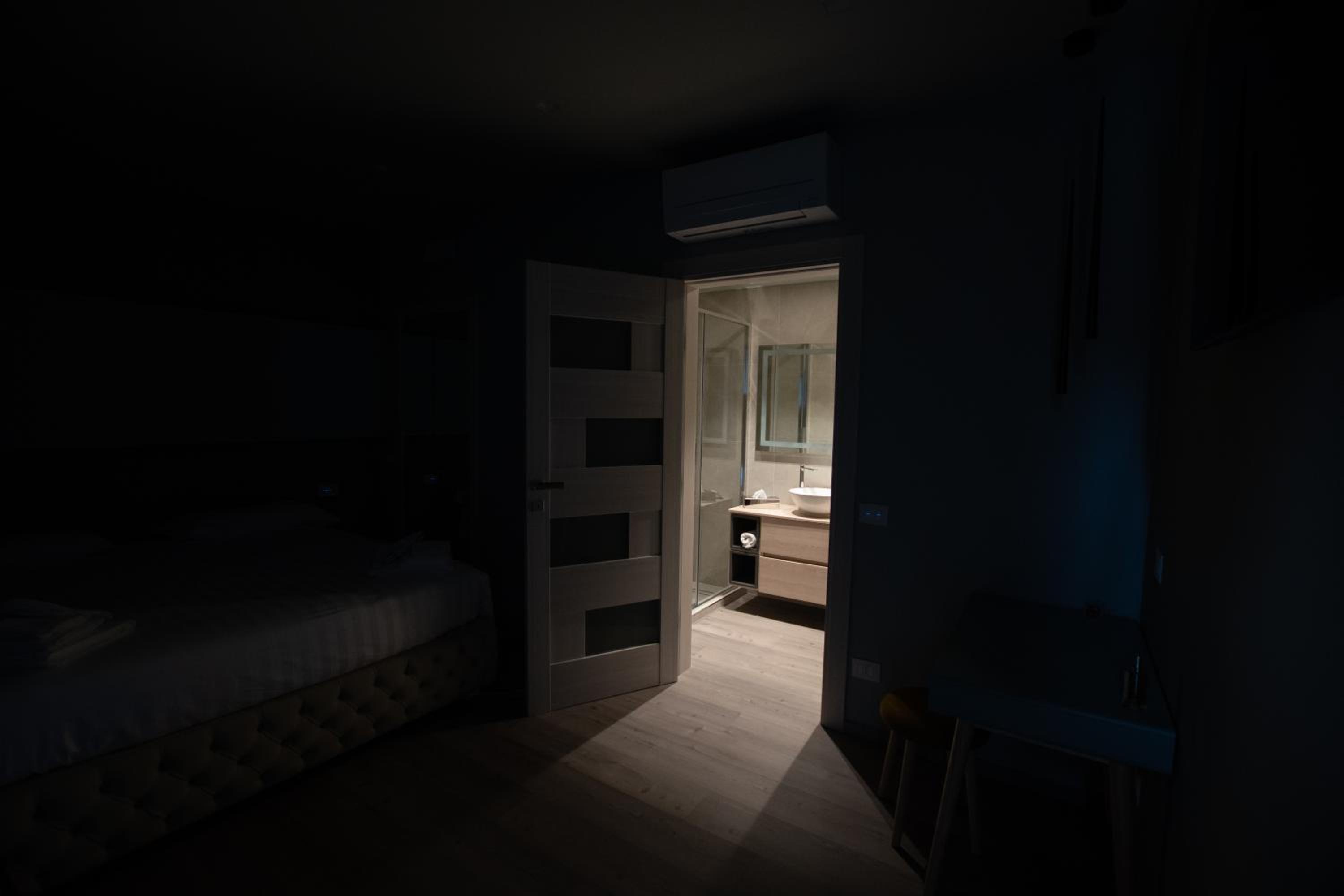Deluxe King Room - Photo 27