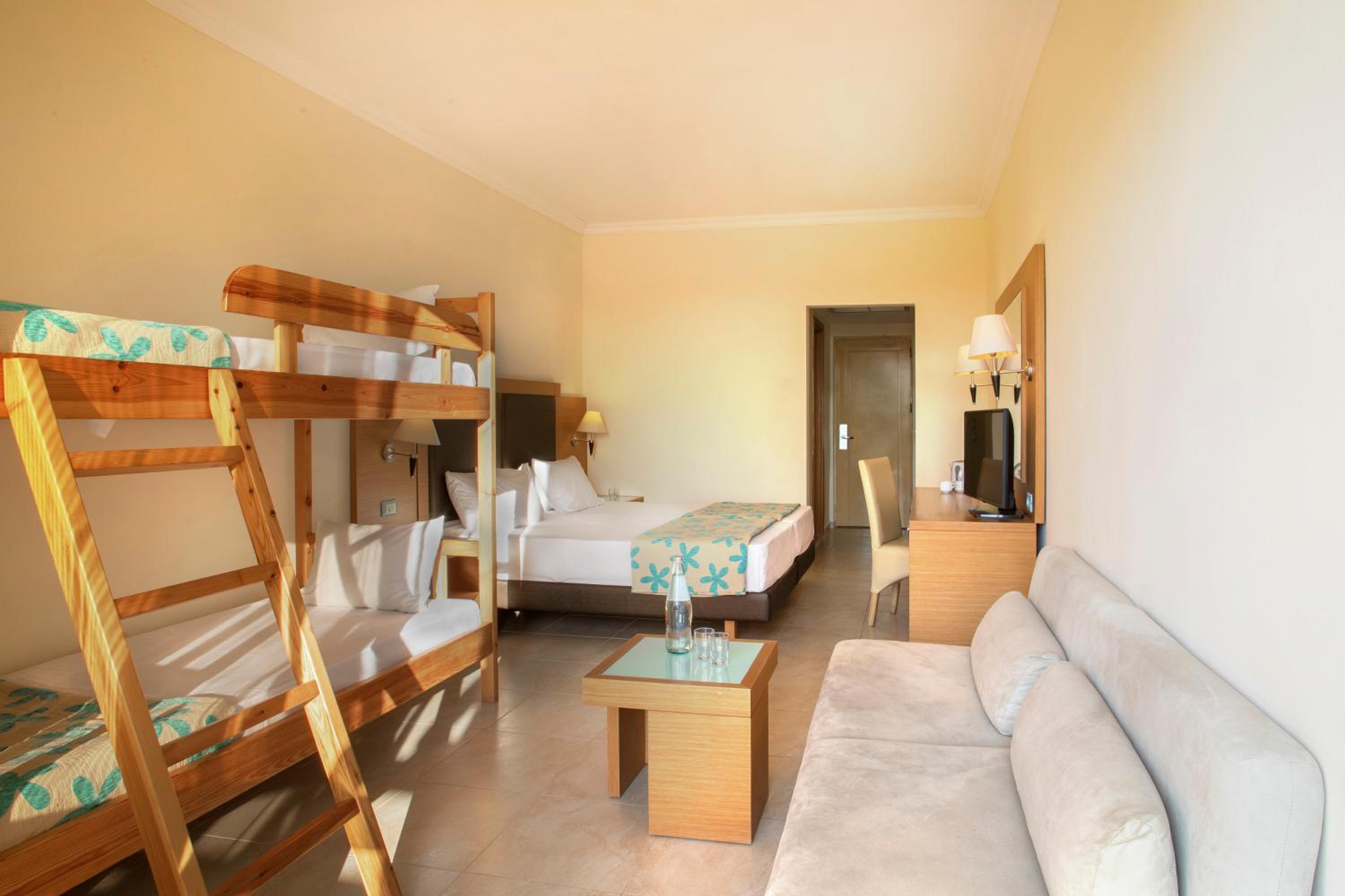 Family Room thumbnail 6