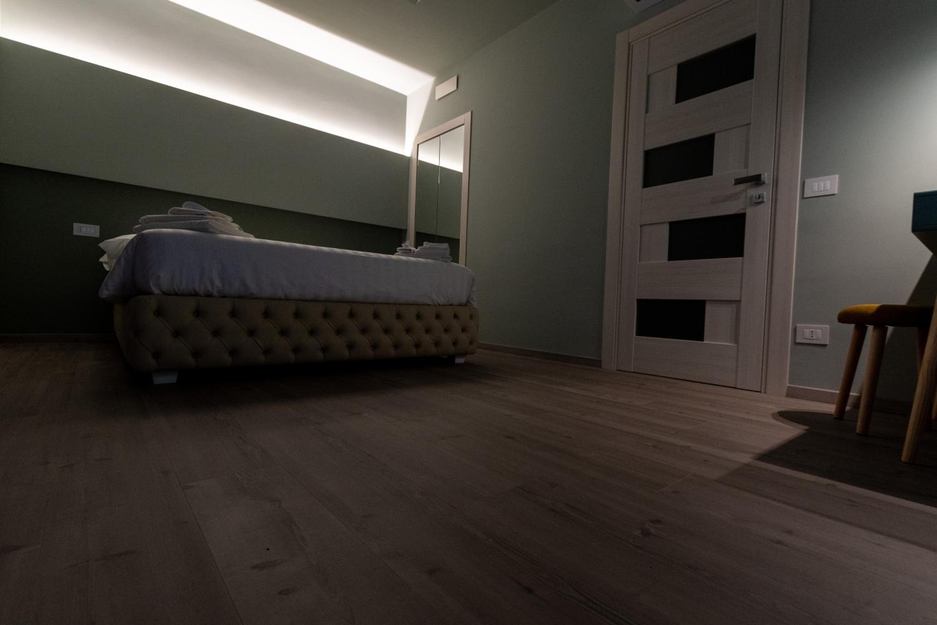 Deluxe King Room - Photo 26