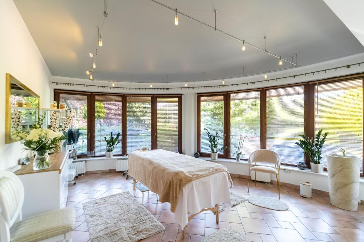 Quadruple Room with Balcony - Photo 4