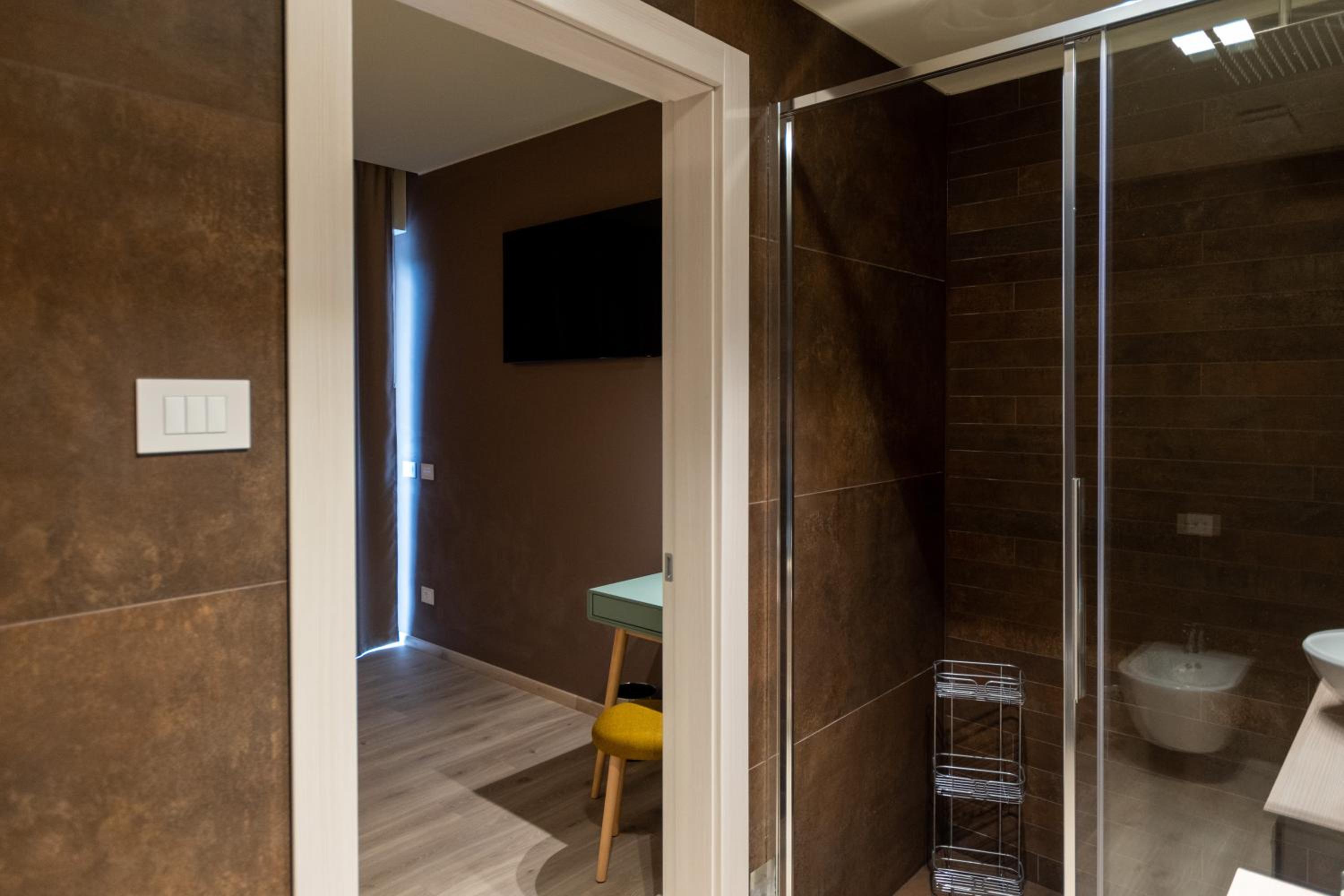 Deluxe King Room - Photo 48