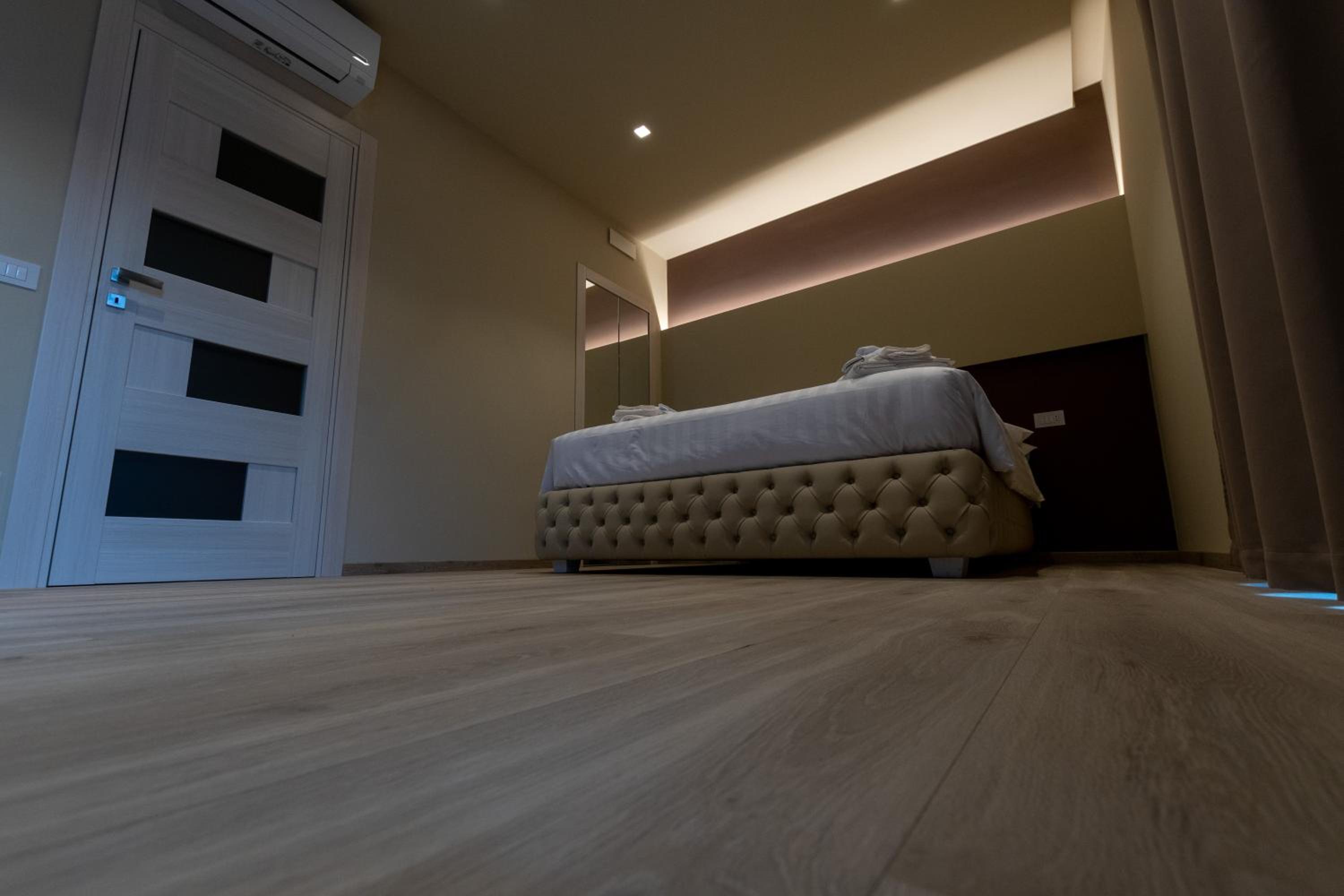 Deluxe King Room - Photo 46
