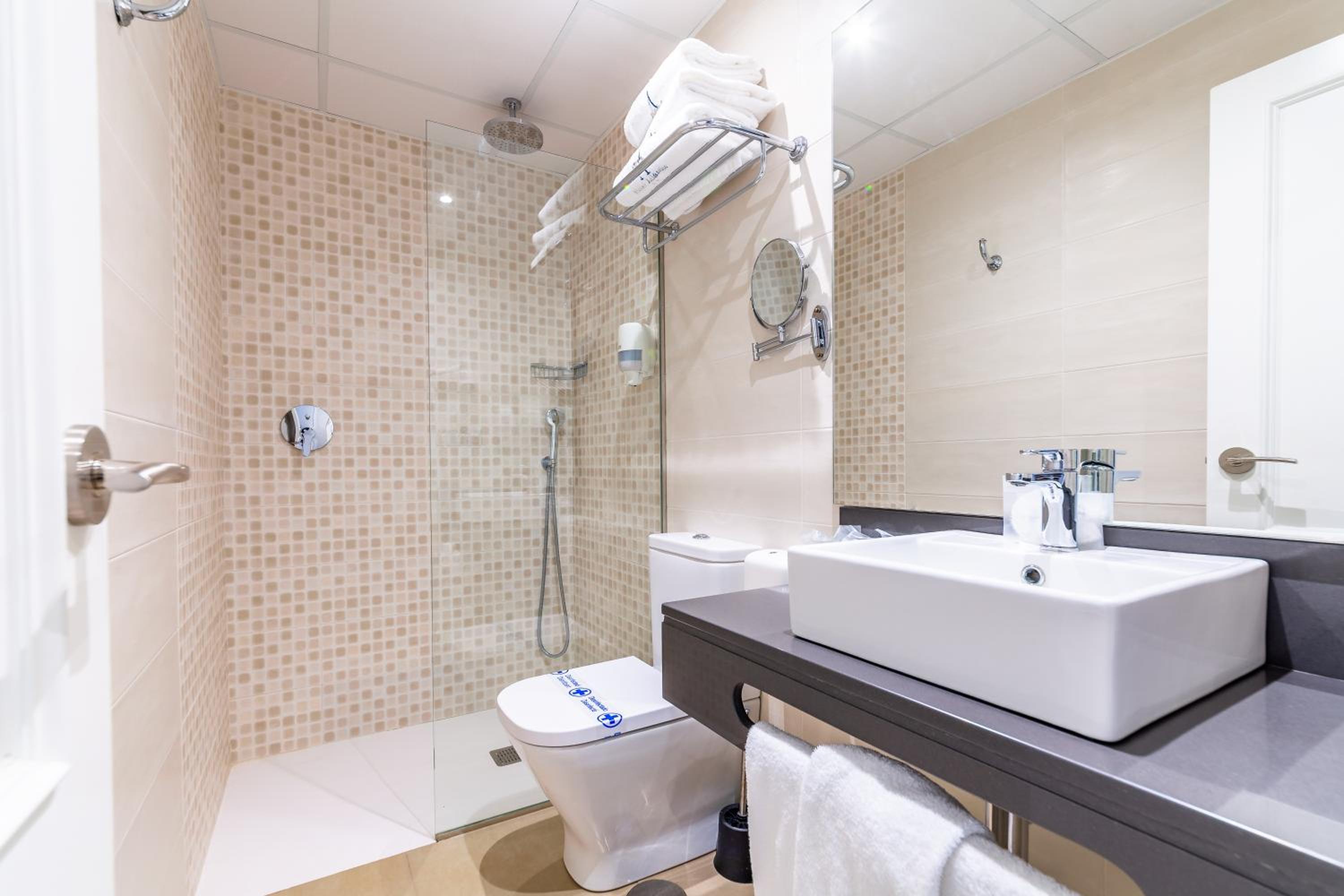 Standard Triple Room - Photo 2