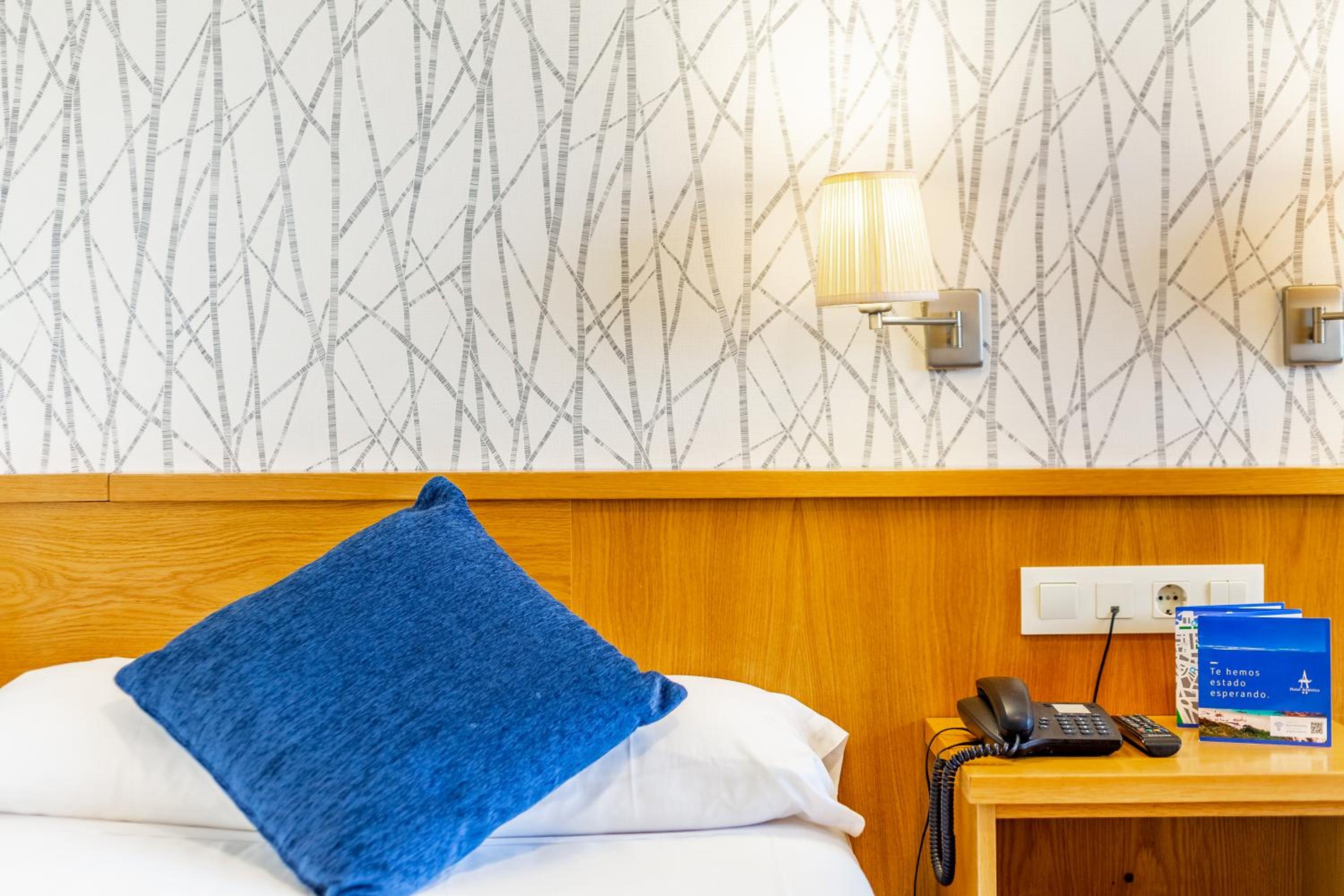 Standard Double or Twin Room - Photo 3