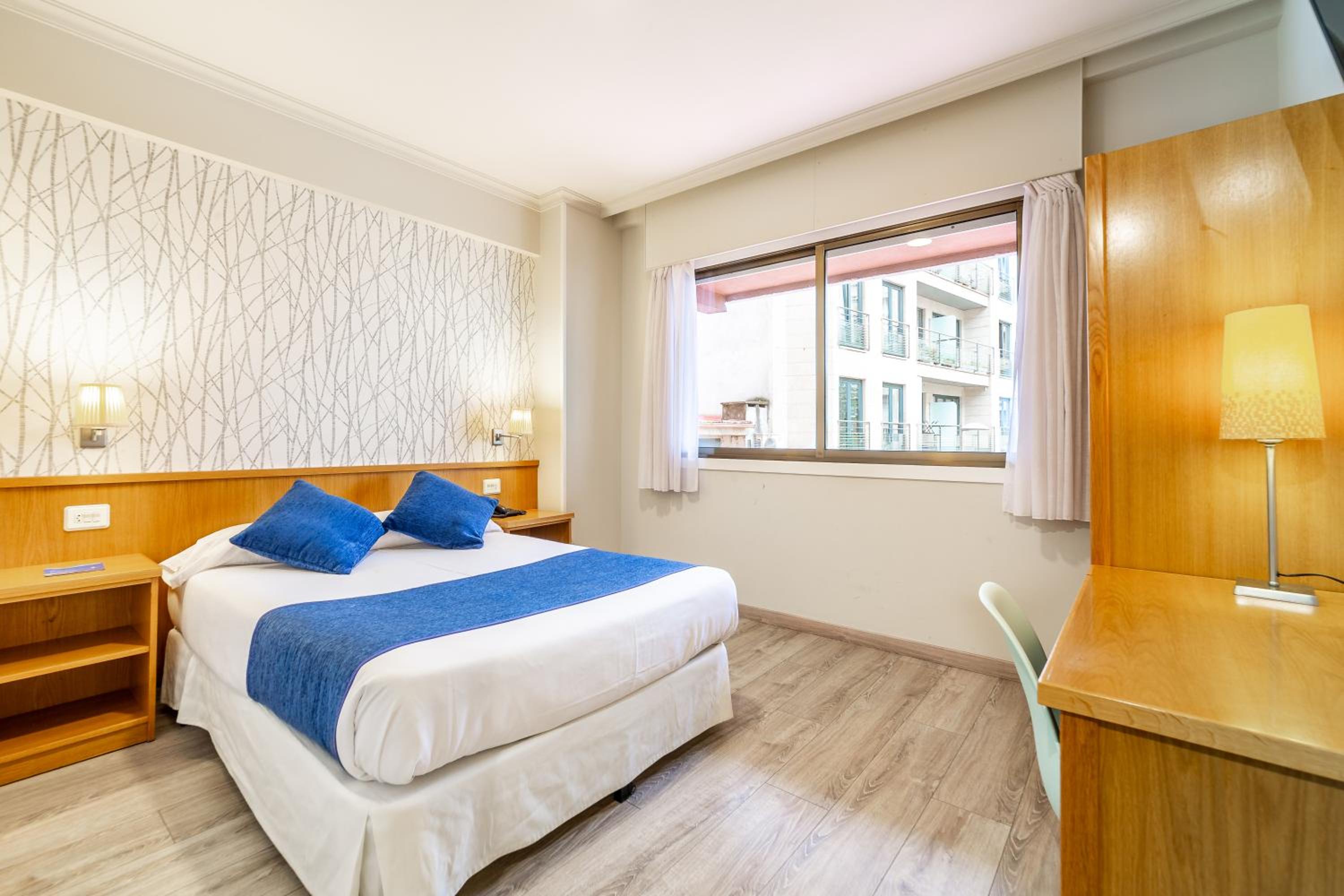 Standard Double or Twin Room - Photo 1