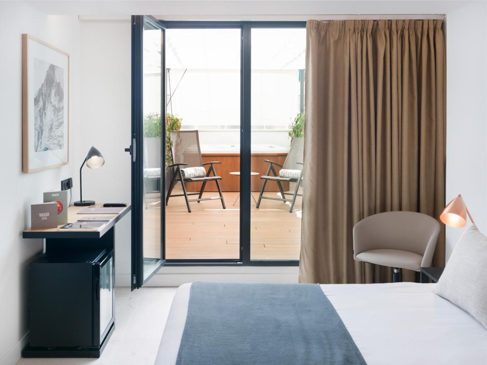 Habitación Doble o Twin Deluxe con Bañera de Hidromasaje y Patio