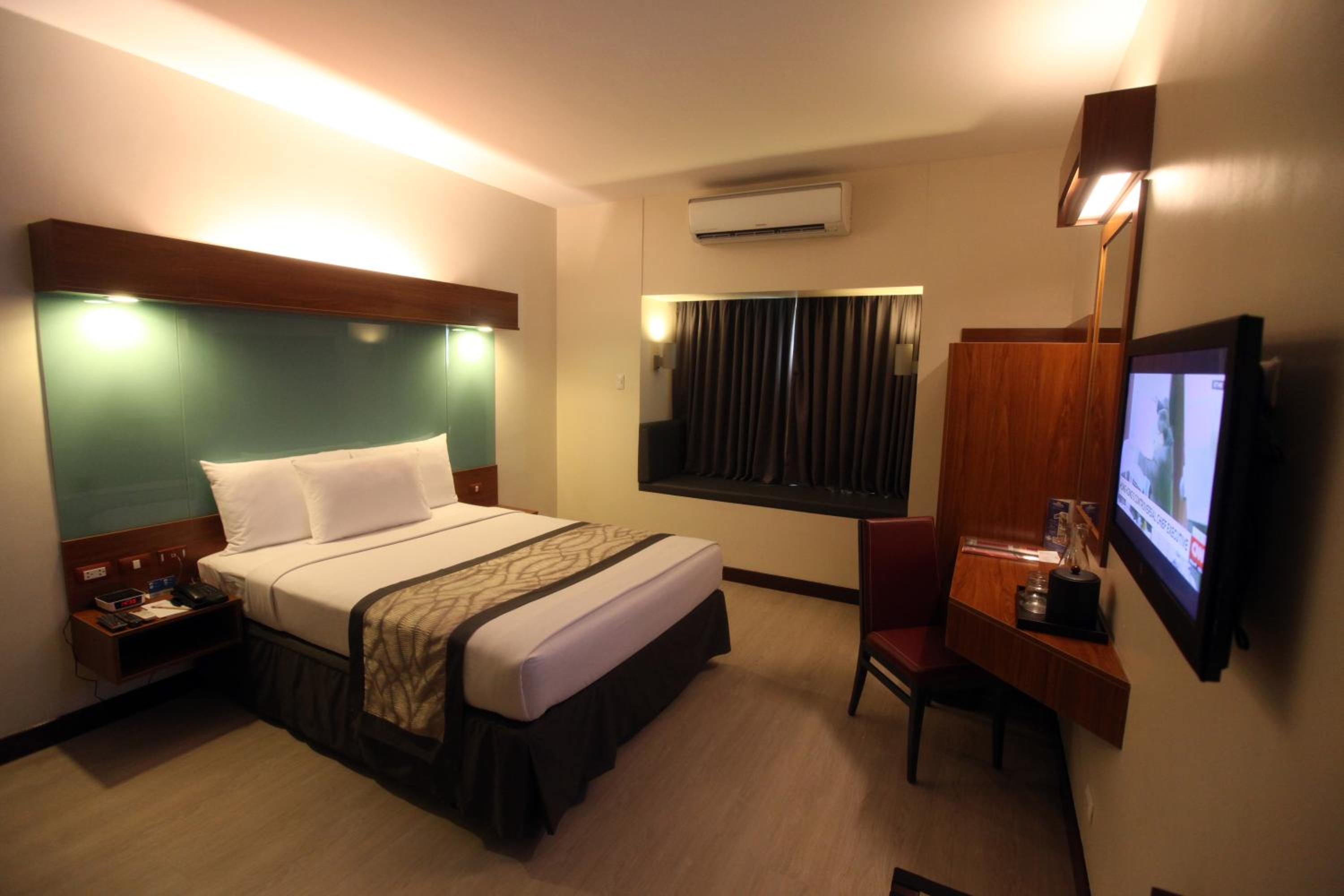 Queen Room - Mobility Access/Non-Smoking - Photo 3