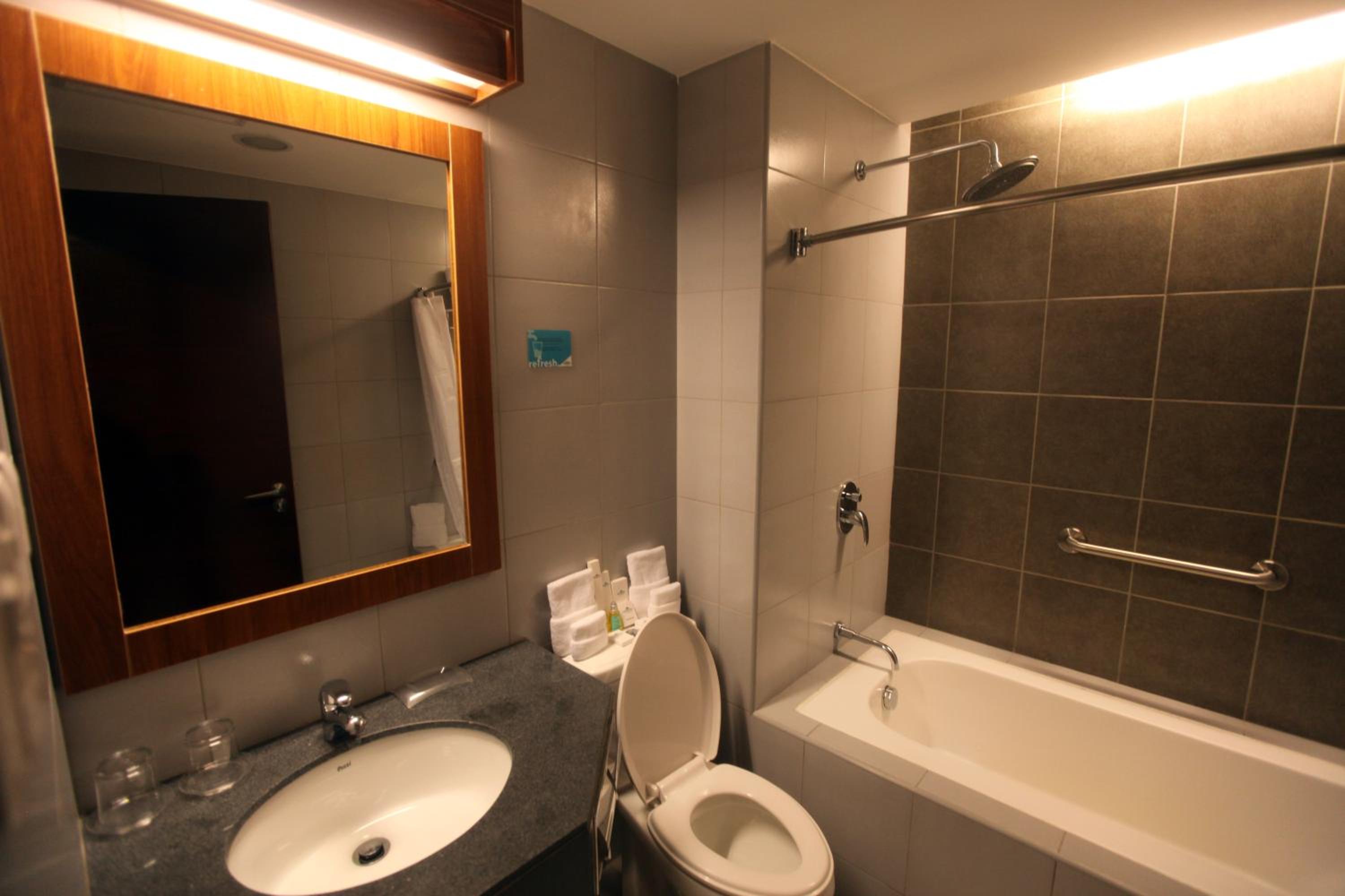 1 Queen Bed Suite - Photo 5