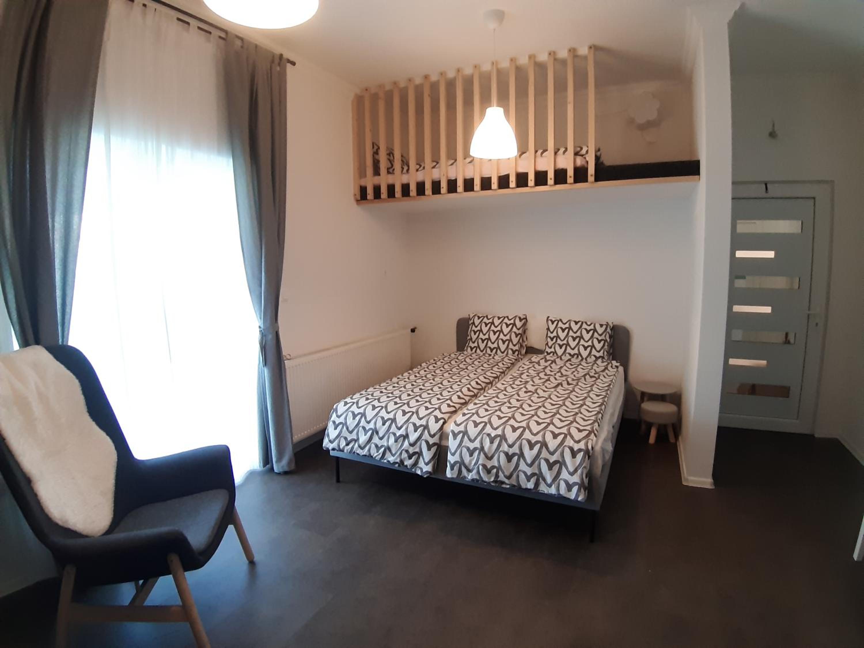 One-Bedroom Apartment photo 1