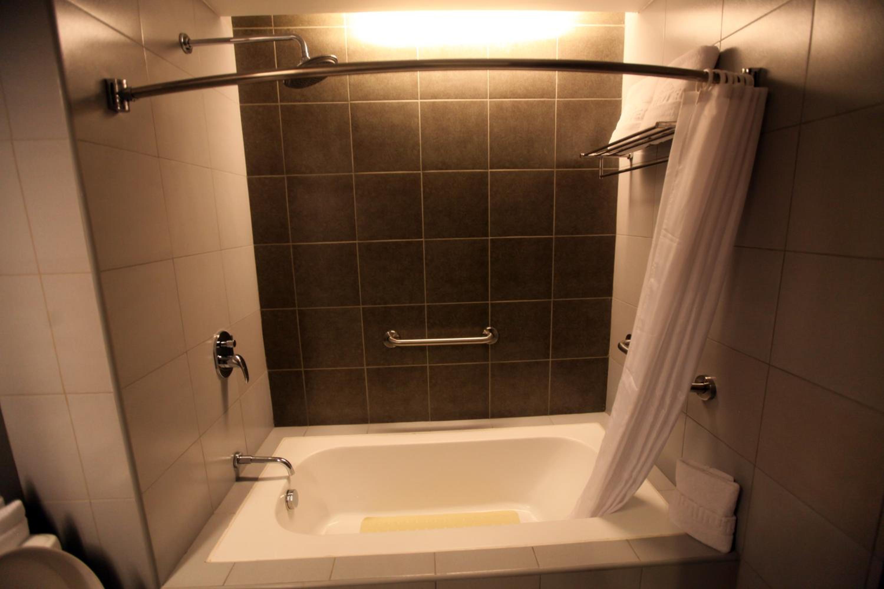 1 Queen Bed Suite - Photo 3