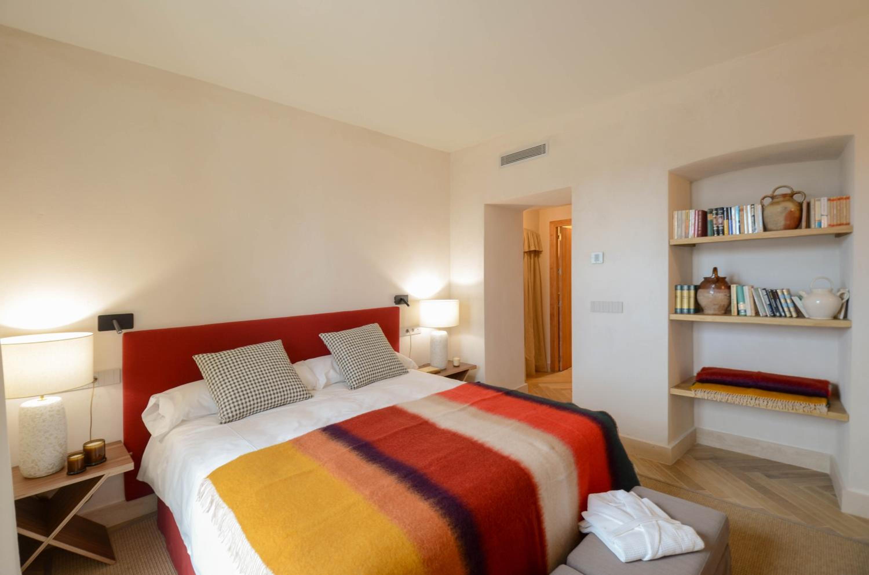 Deluxe Double or Twin Room - Photo 7